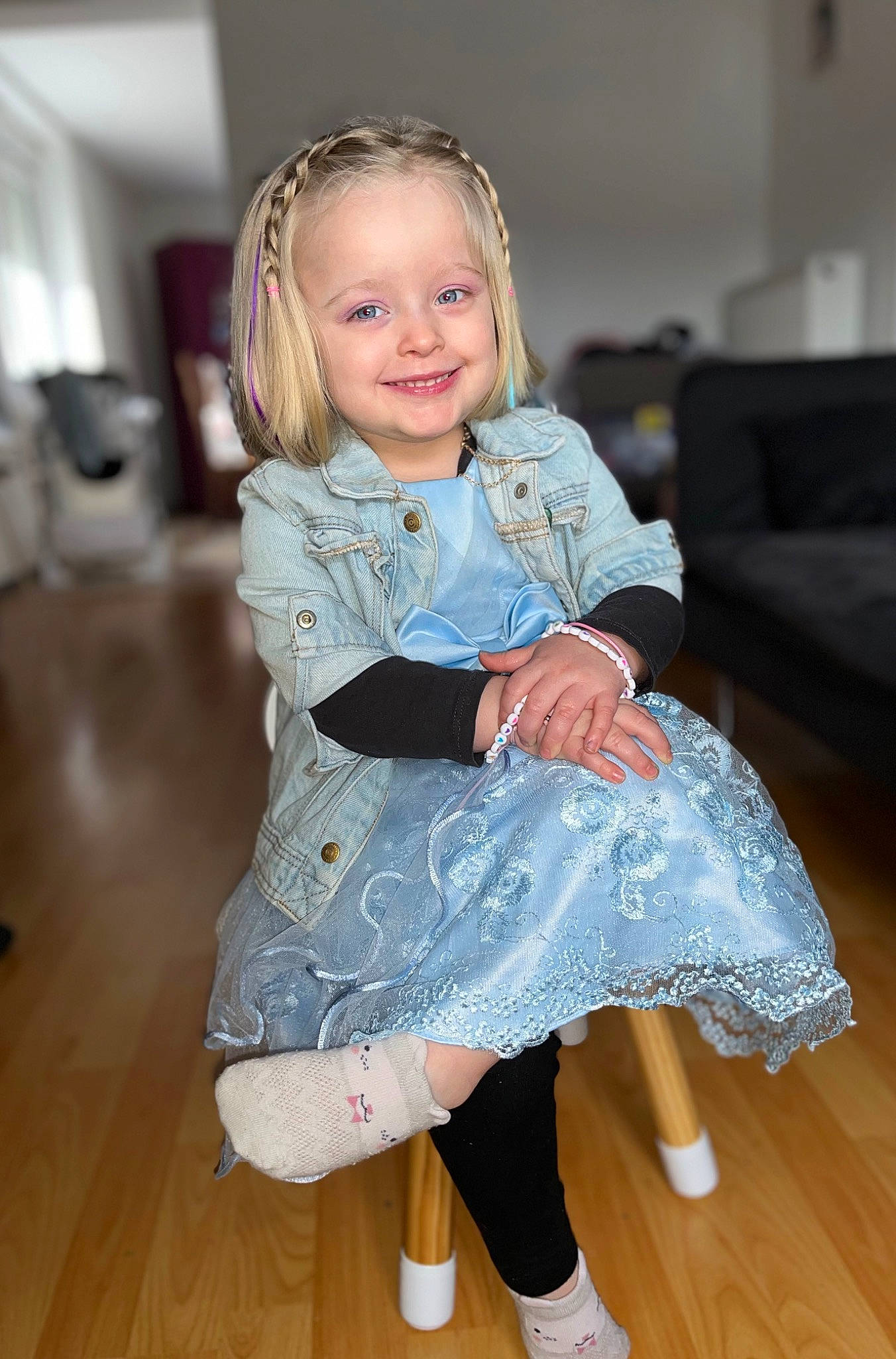 Zoé participe au concours pour gagner de l'argent avec cette photo : baby_toddler_clothing, dress, eye, face, flash_photography, flooring, hair, hairstyle, happy, hardwood, head, iris, joy, leg, one_piece_garment, person, skin, sleeve, smile, sock