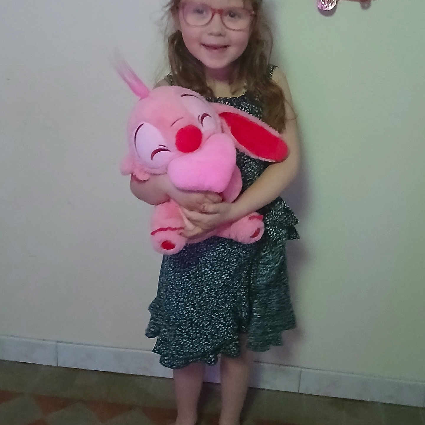 Jenna a rejoint le concours — aidez-le/la à gagner de superbes lots ! accessories, balloon, child, clothing, costume, dress, face, female, footwear, girl, head, indoors, jewelry, person, photography, portrait, sandal, shorts, skirt, toy