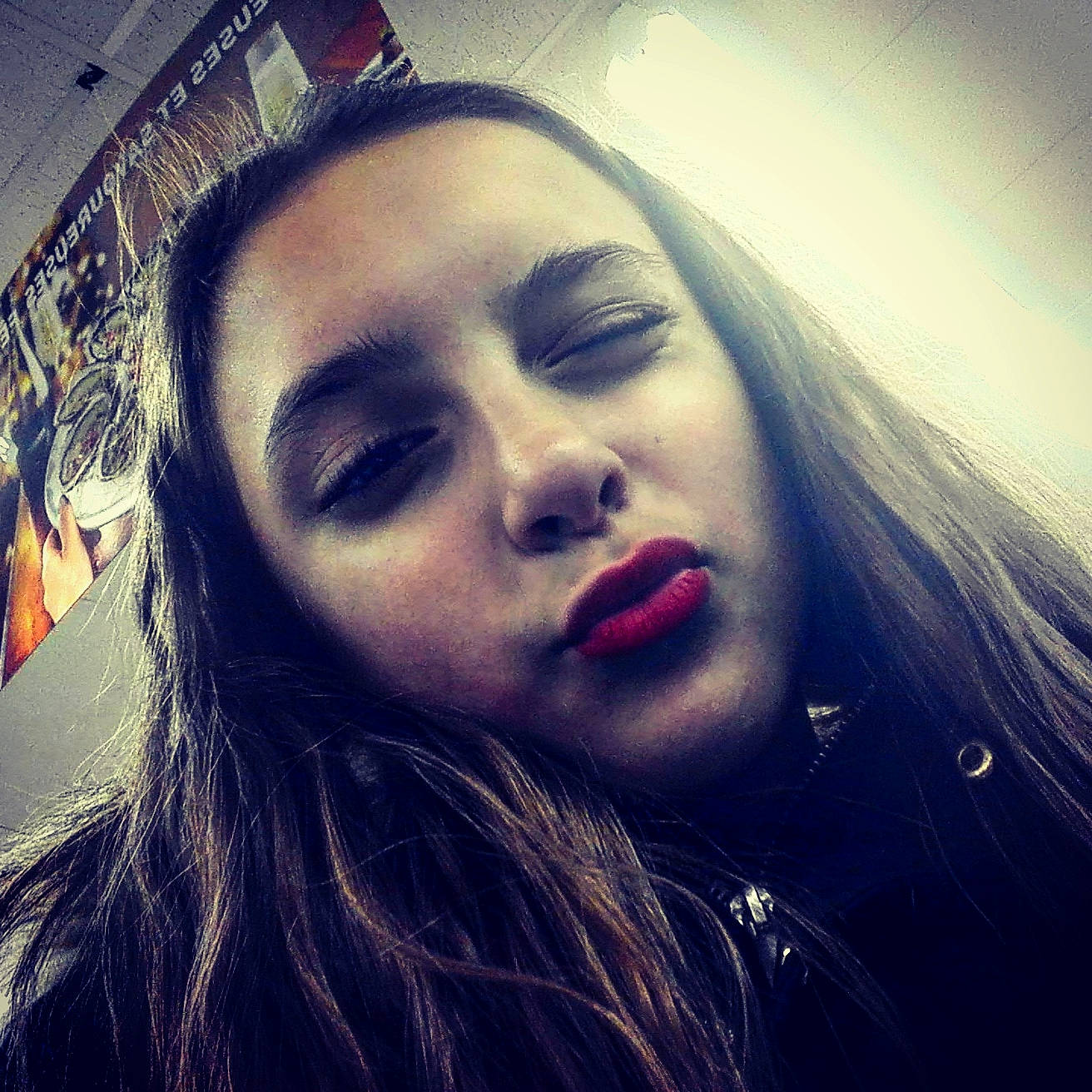 Manon participe au concours pour gagner de l'argent avec cette photo : beauty, black_hair, cheek, chin, emotion, eye, eyebrow, face, forehead, girl, head, human, human_hair_color, lip, mouth, nose, organ, person, photography, selfie