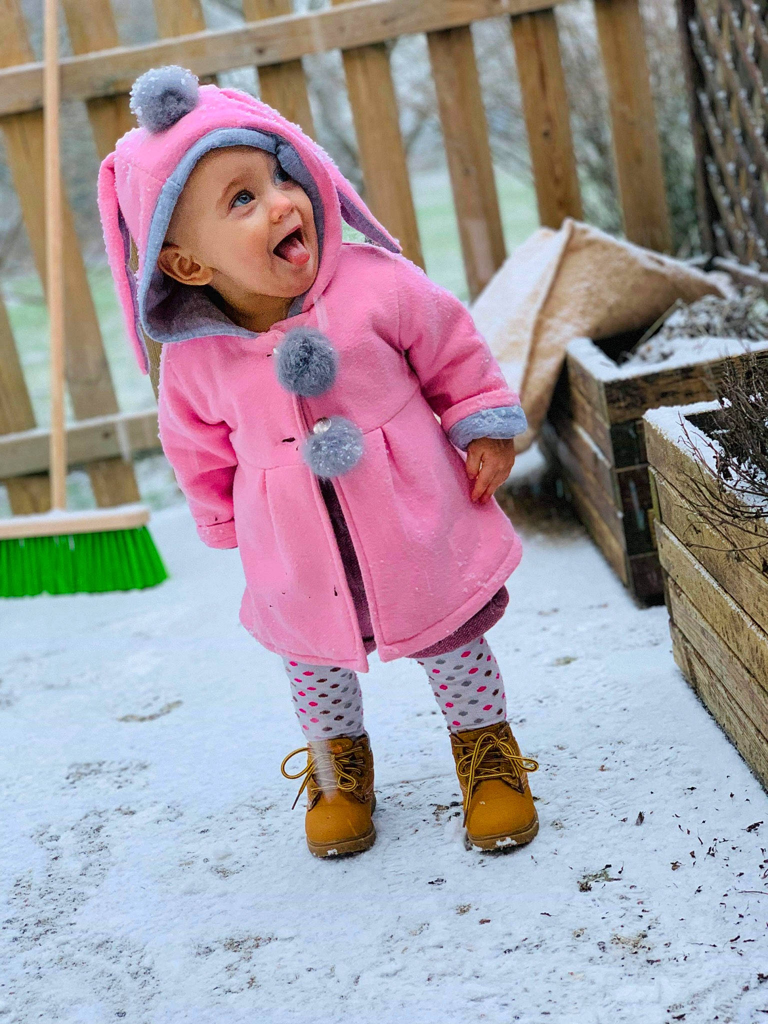 Erynn a rejoint le concours — aidez-le/la à gagner de superbes lots ! child, freezing, fun, girl, headgear, headwear, outerwear, person, pink, play, skin, snow, surprise, toddler, winter