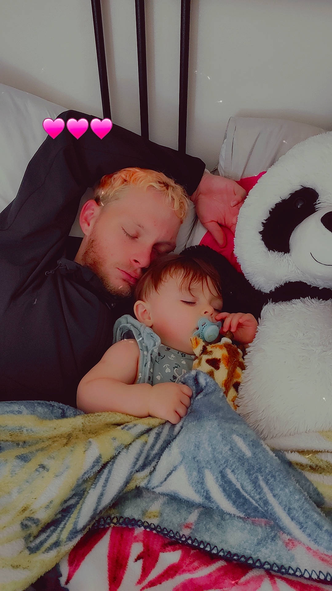 Nelya a rejoint le concours — aidez-le/la à gagner de superbes lots ! baby, beauty, cheek, child, comfort, couch, eye, face, facial_expression, fun, happy, head, interaction, mammal, organ, people, person, pink, product, textile