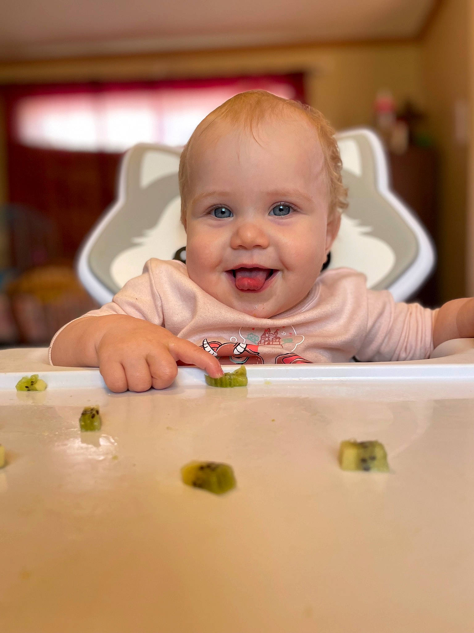Riah is registered to the contest to win money with this photo: baby, baby_food, baby_grabbing_for_something, baby_playing_with_food, baby_toddler_clothing, cheek, child, comfort_food, eating, eyelash, food_craving, fun, happy, joy, nail, person, room, skin, smile, table