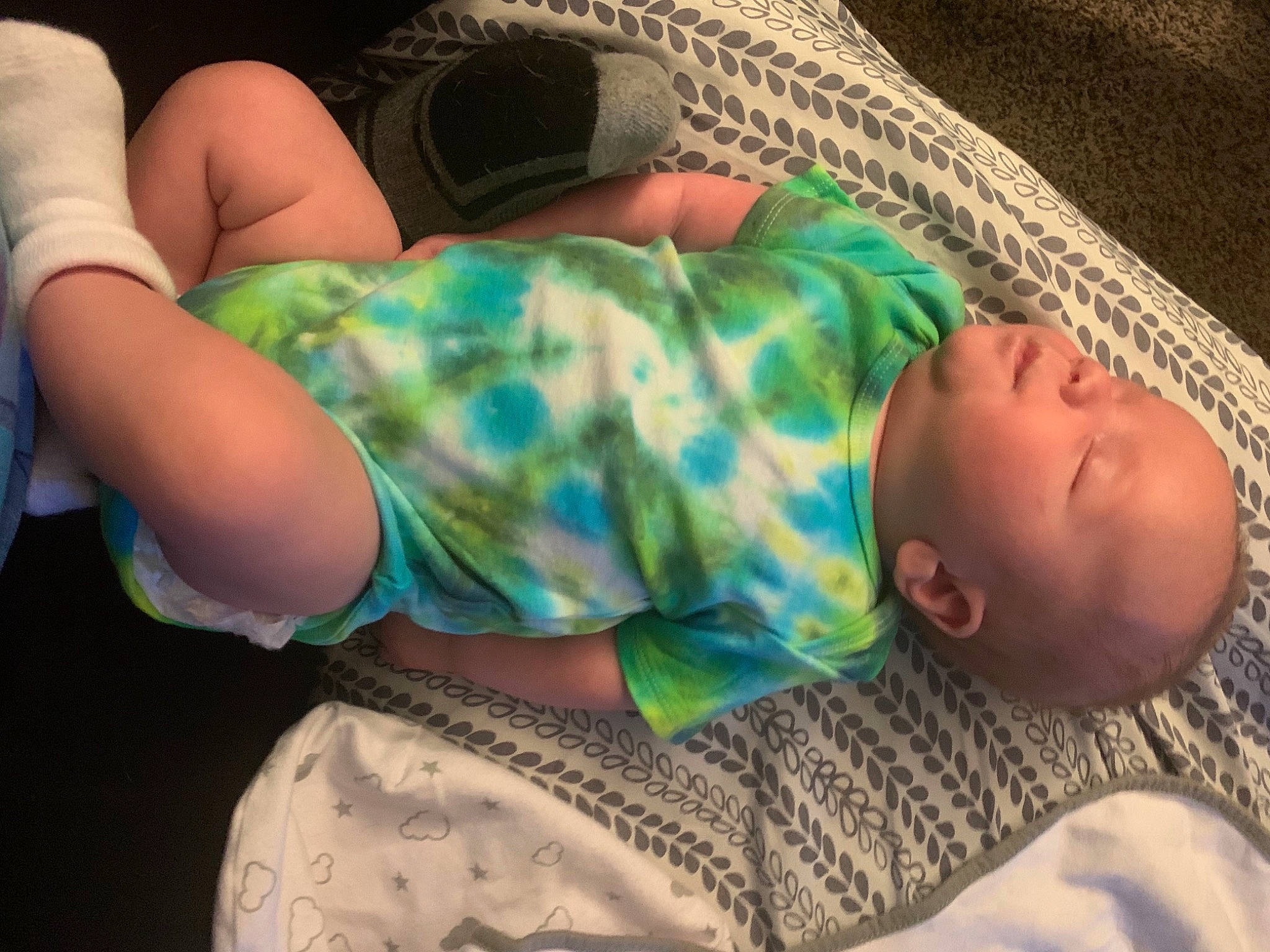 Kian is registered to the contest to win money with this photo: arm, comfort, cool, couch, facial_expression, finger, hair, hairstyle, hand, human_body, joint, leg, mouth, muscle, neck, nose, person, skin, sleeve, textile