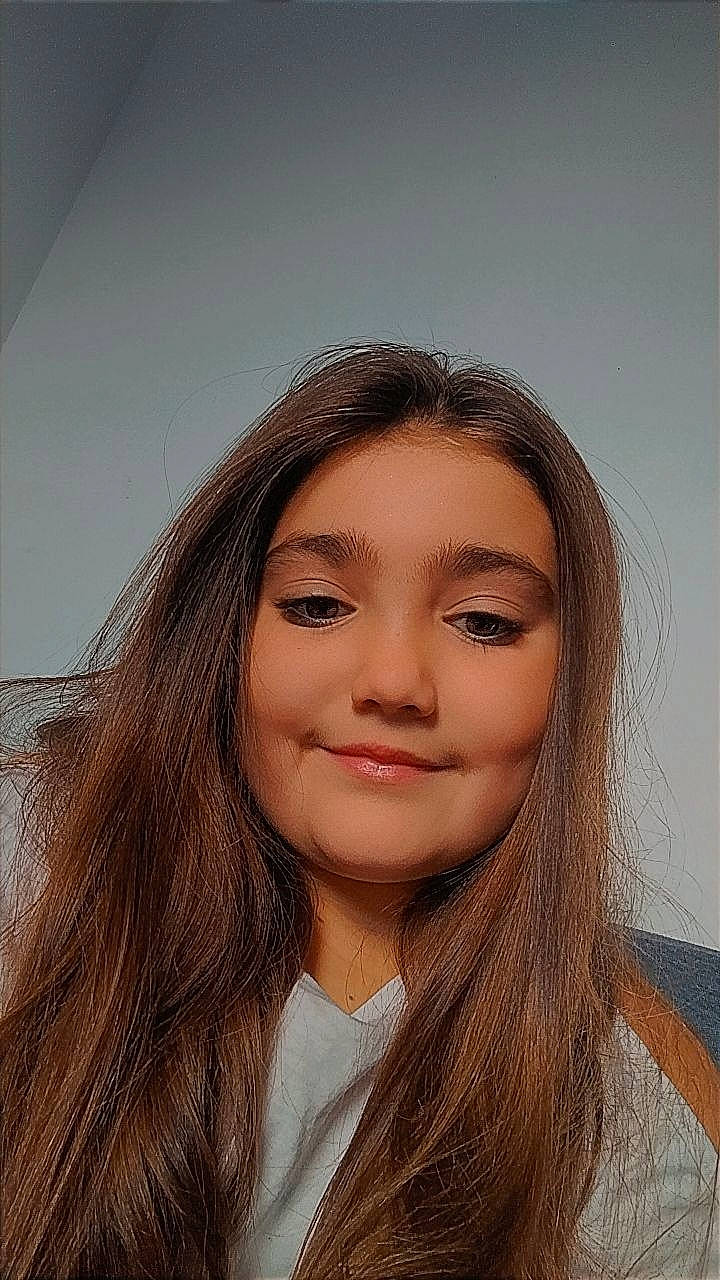 Kieira participe au concours pour gagner de l'argent avec cette photo : blond, brown_hair, cheek, chin, eyebrow, eyelash, flash_photography, forehead, happy, iris, jaw, joy, layered_hair, lip, long_hair, makeover, nose, person, skin, smile