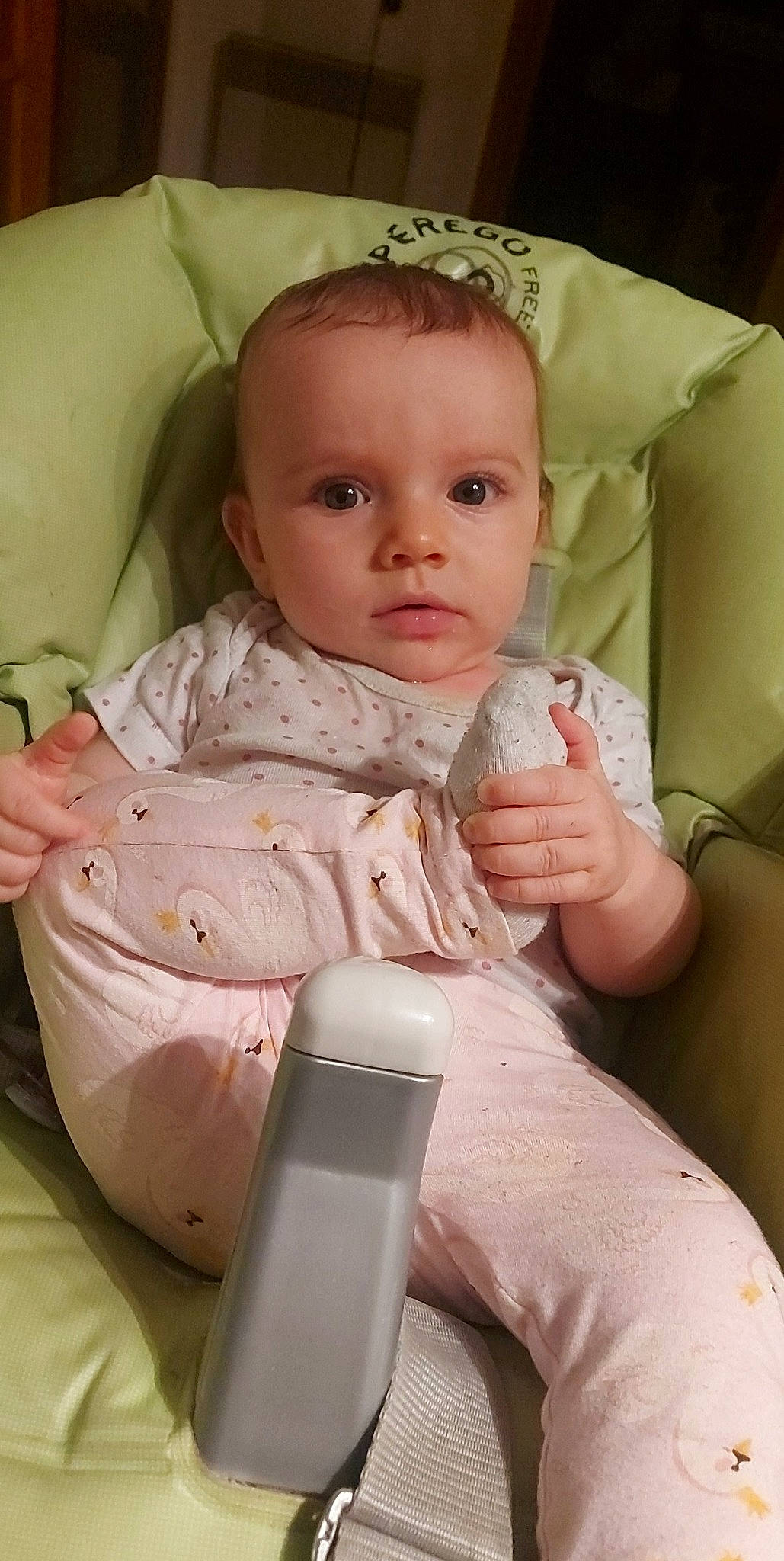 Oxanna participe au concours pour gagner de l'argent avec cette photo : arm, baby, baby_toddler_clothing, cheek, comfort, ear, eye, eyebrow, face, finger, hair, hairstyle, hand, head, human_body, lip, mouth, neck, nose, person