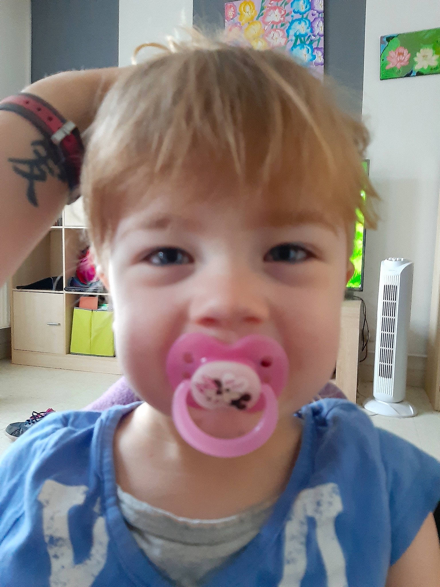 Lena participe au concours pour gagner de l'argent avec cette photo : baby, cheek, child, chin, ear, eye, face, facial_expression, forehead, head, joy, lip, mouth, neck, nose, organ, person, smile, toddler, tongue