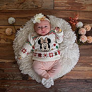 Raeliana a rejoint le concours — aidez-le/la à gagner de superbes lots ! baby, infant, child, sweater, minnie_mouse, flower_headband, pink_leggings, white_bow, fluffy_cushion, wooden_floor, flowers, pastel_colors, cute, portrait, indoors, smiling, happy, cozy, holiday_theme, toddler
