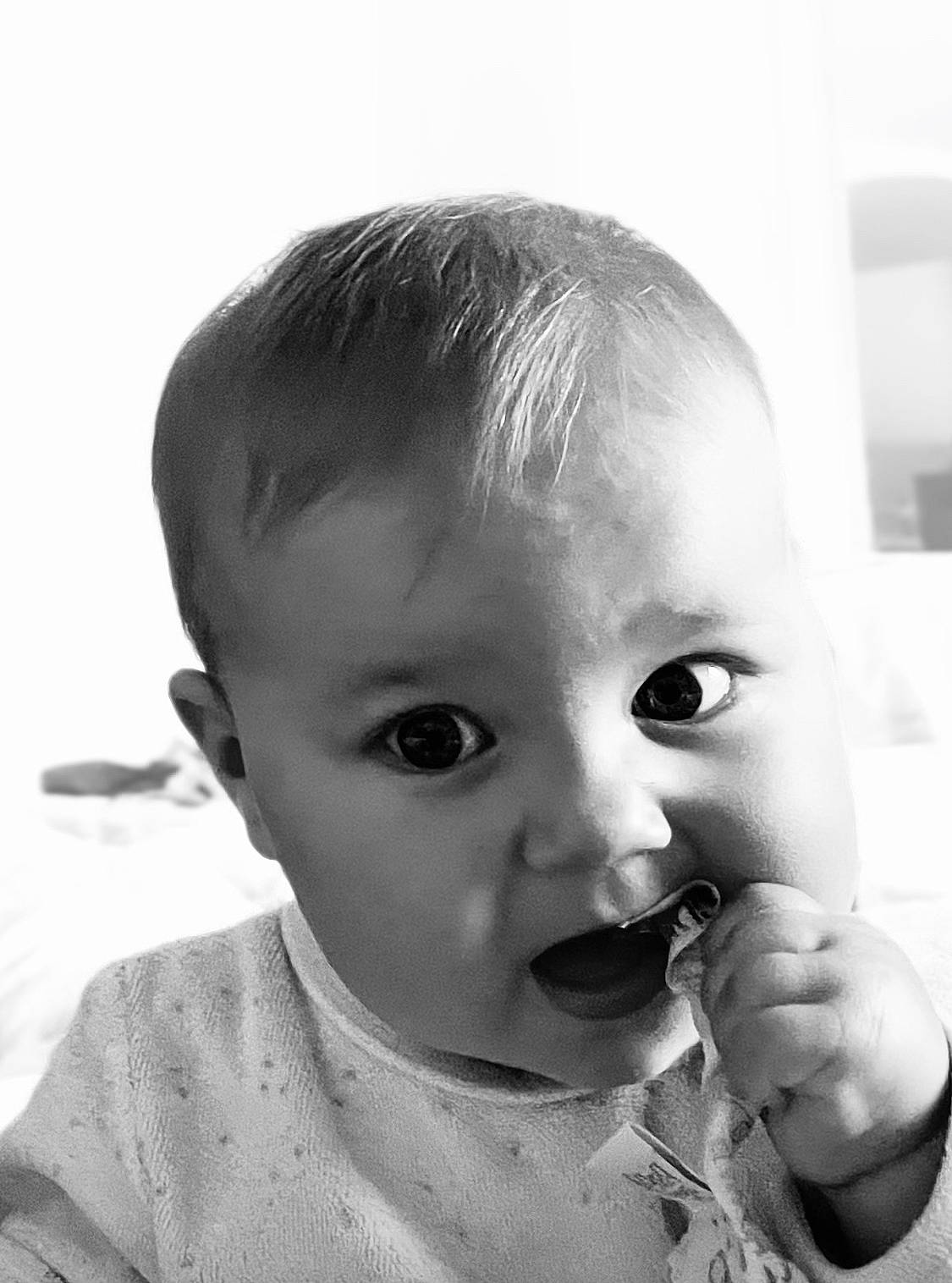 Alison participe au concours pour gagner de l'argent avec cette photo : baby, baby_toddler_clothing, black_and_white, cheek, chin, ear, eye, eyebrow, eyelash, face, gesture, happy, human_body, iris, lip, mouth, neck, nose, person, skin
