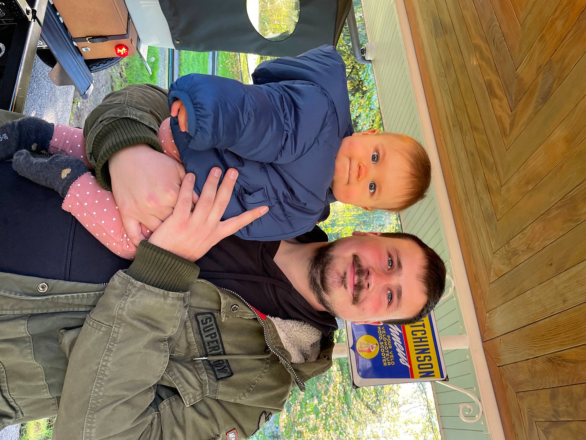 Alison participe au concours pour gagner de l'argent avec cette photo : child, event, fun, gesture, grass, green, happy, hat, interaction, joy, leisure, person, play, recreation, room, smile, t_shirt, toddler, yellow