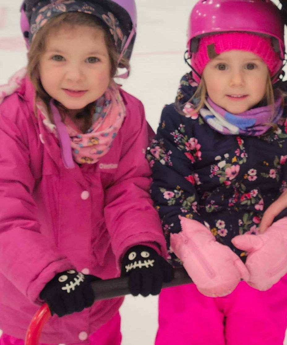 Kelly-ann a rejoint le concours — aidez-le/la à gagner de superbes lots ! baby_toddler_clothing, child, event, face, fashion, fashion_accessory, fun, hand, happy, head, headwear, leisure, magenta, person, personal_protective_equipment, pink, product, recreation, sleeve, smile