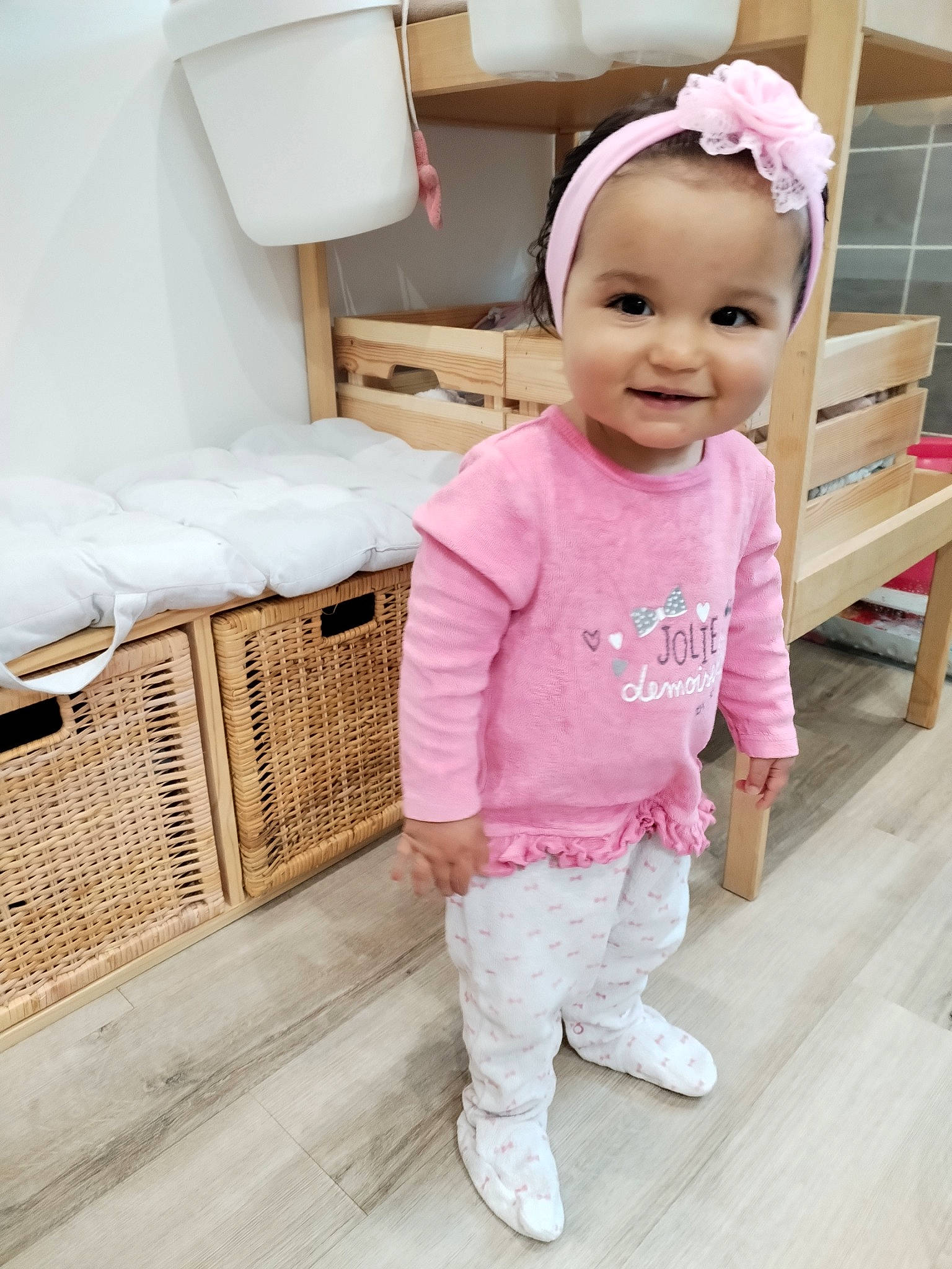 Livia a rejoint le concours — aidez-le/la à gagner de superbes lots ! baby, baby_products, baby_safety, baby_toddler_clothing, beauty, chair, child, clothing, comfort, flooring, happy, hardwood, joy, magenta, person, pink, sleeve, smile, textile, toddler