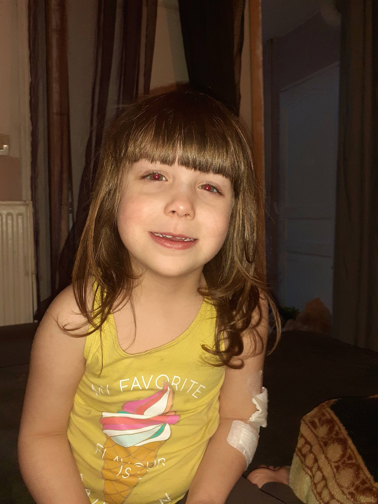 Lyla participe au concours pour gagner de l'argent avec cette photo : bangs, brown_hair, cheek, child, child_model, chin, face, fun, hair, hairstyle, iris, joy, long_hair, person, smile, toddler