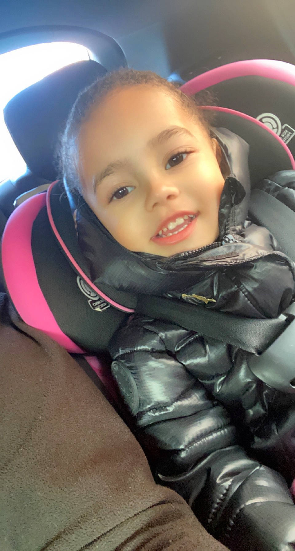 Analis is registered to the contest to win money with this photo: audio_equipment, auto_part, automotive_design, black_hair, car_seat, eye, family_car, fashion_accessory, flash_photography, glove, happy, joy, long_hair, luxury_vehicle, motor_vehicle, person, personal_protective_equipment, selfie, smile, steering_wheel