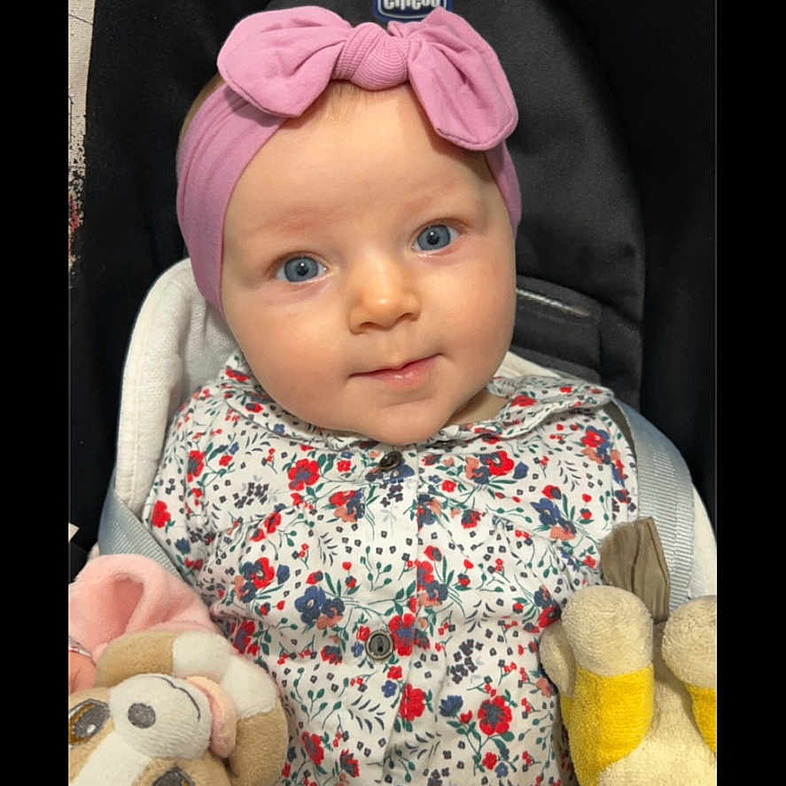 Mëlya participe au concours pour gagner de l'argent avec cette photo : accessories, baby, bonnet, cap, clothing, computerhardware, cushion, electronics, face, hardware, hat, head, homedecor, newborn, person, photography, plush, portrait, screen, toy