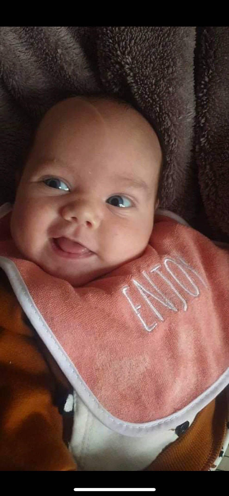 Lyo a rejoint le concours — aidez-le/la à gagner de superbes lots ! baby, baby_toddler_clothing, cheek, chin, dress, eye, eyebrow, face, facial_expression, forehead, hairstyle, head, iris, lip, mouth, neck, nose, person, pink, skin