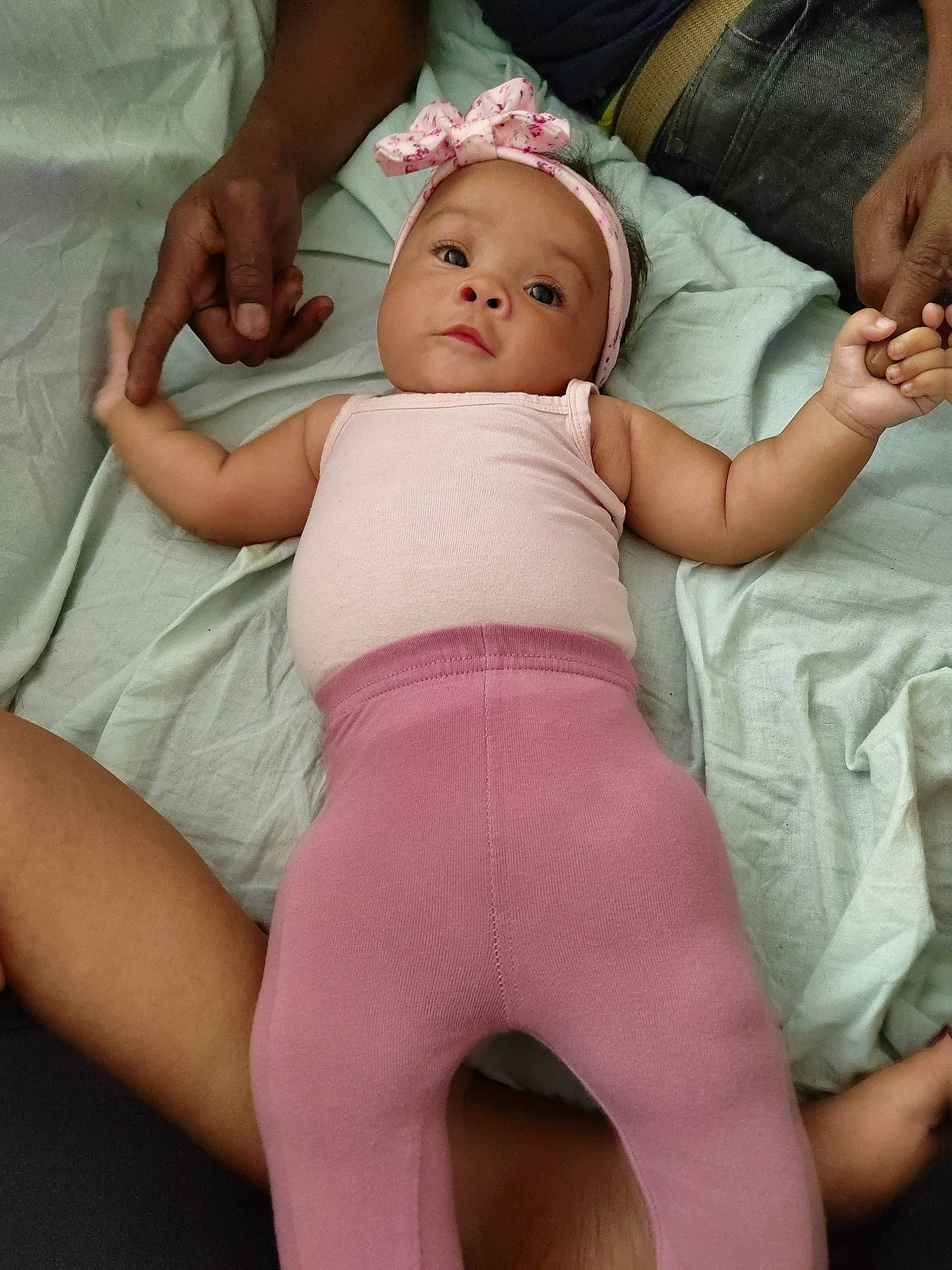 Cataleya a rejoint le concours — aidez-le/la à gagner de superbes lots ! abdomen, baby, baby_toddler_clothing, cheek, comfort, diaper, eye, finger, gesture, joint, knee, leg, mouth, person, pink, skin, stomach, thigh, thumb, toddler