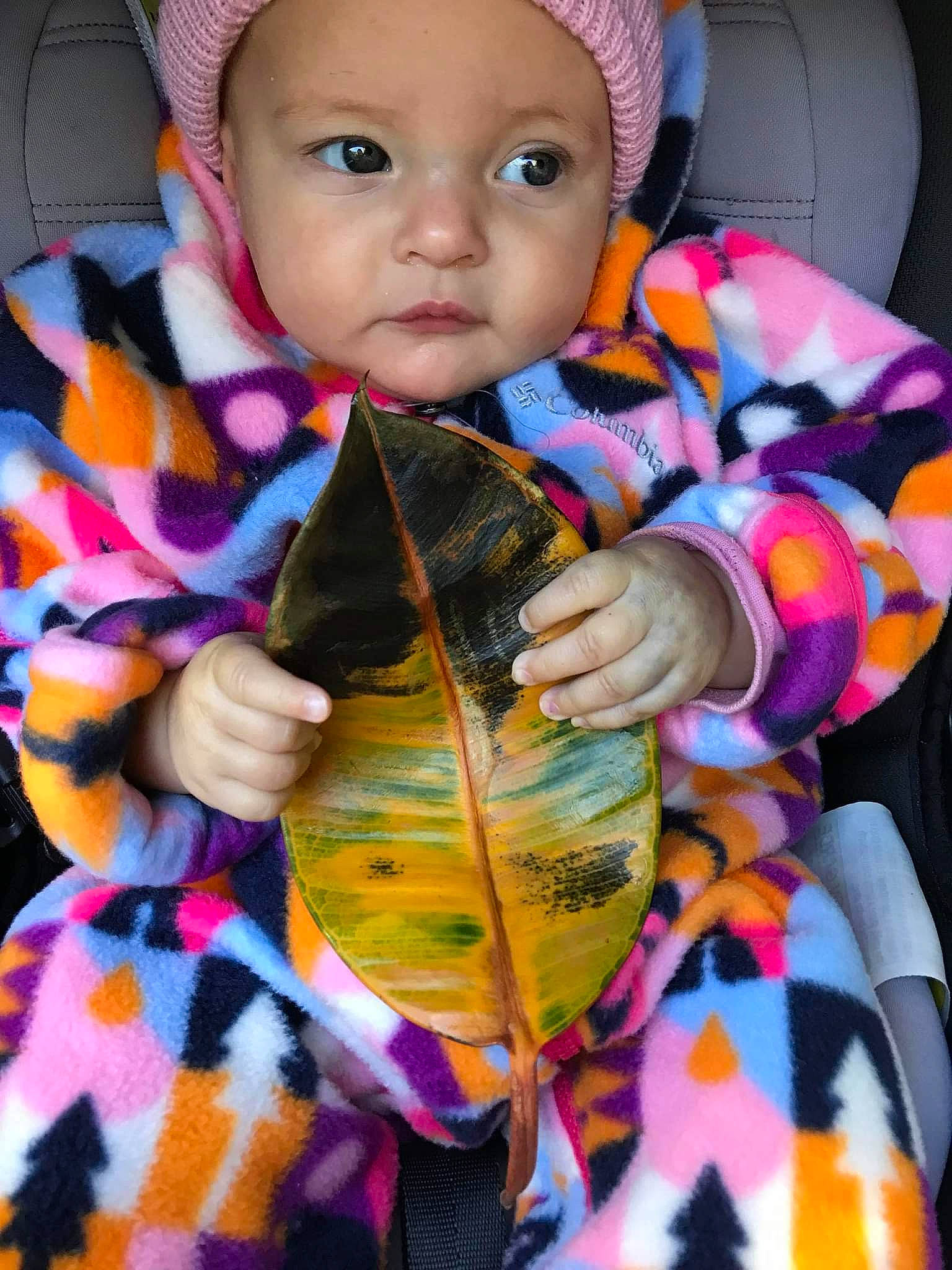 Clara a rejoint le concours — aidez-le/la à gagner de superbes lots ! baby_toddler_clothing, cap, cheek, clothing, face, finger, hand, head, headwear, iris, lip, nose, outerwear, person, pink, purple, skin, sleeve, textile, toddler