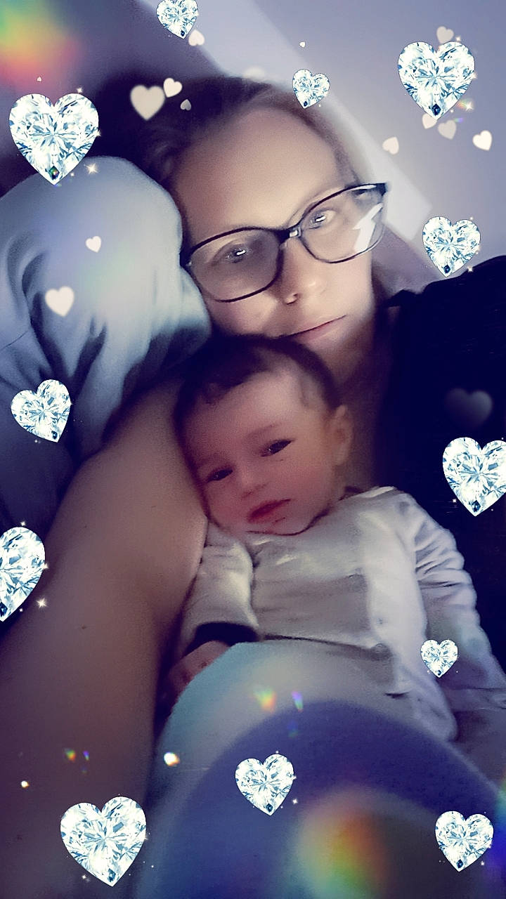 Mya participe au concours pour gagner de l'argent avec cette photo : baby, child, cool, event, eyewear, facial_expression, finger, flash_photography, friendship, fun, gesture, glasses, happy, holiday, light, lighting, person, photograph, snapshot, toddler