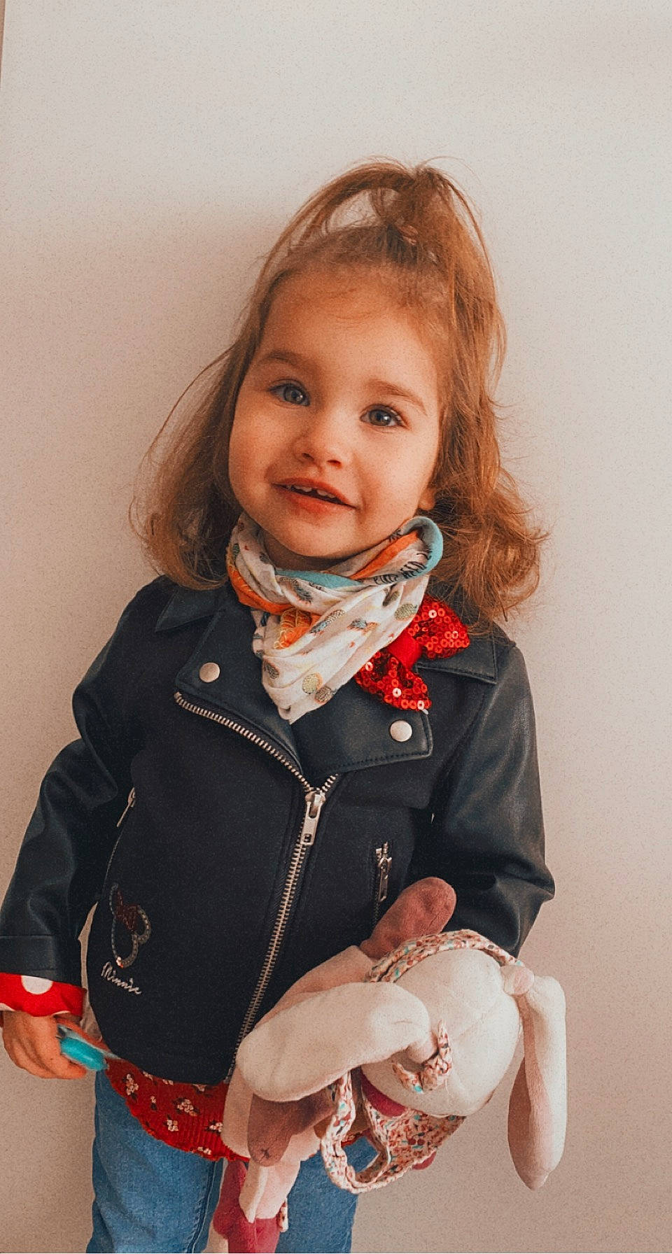 Victoria participe au concours pour gagner de l'argent avec cette photo : baby_toddler_clothing, bow_tie, cheek, chin, collar, dress, dress_shirt, hand, happy, human_body, iris, jacket, lip, neck, outerwear, person, scarf, skin, sleeve, smile