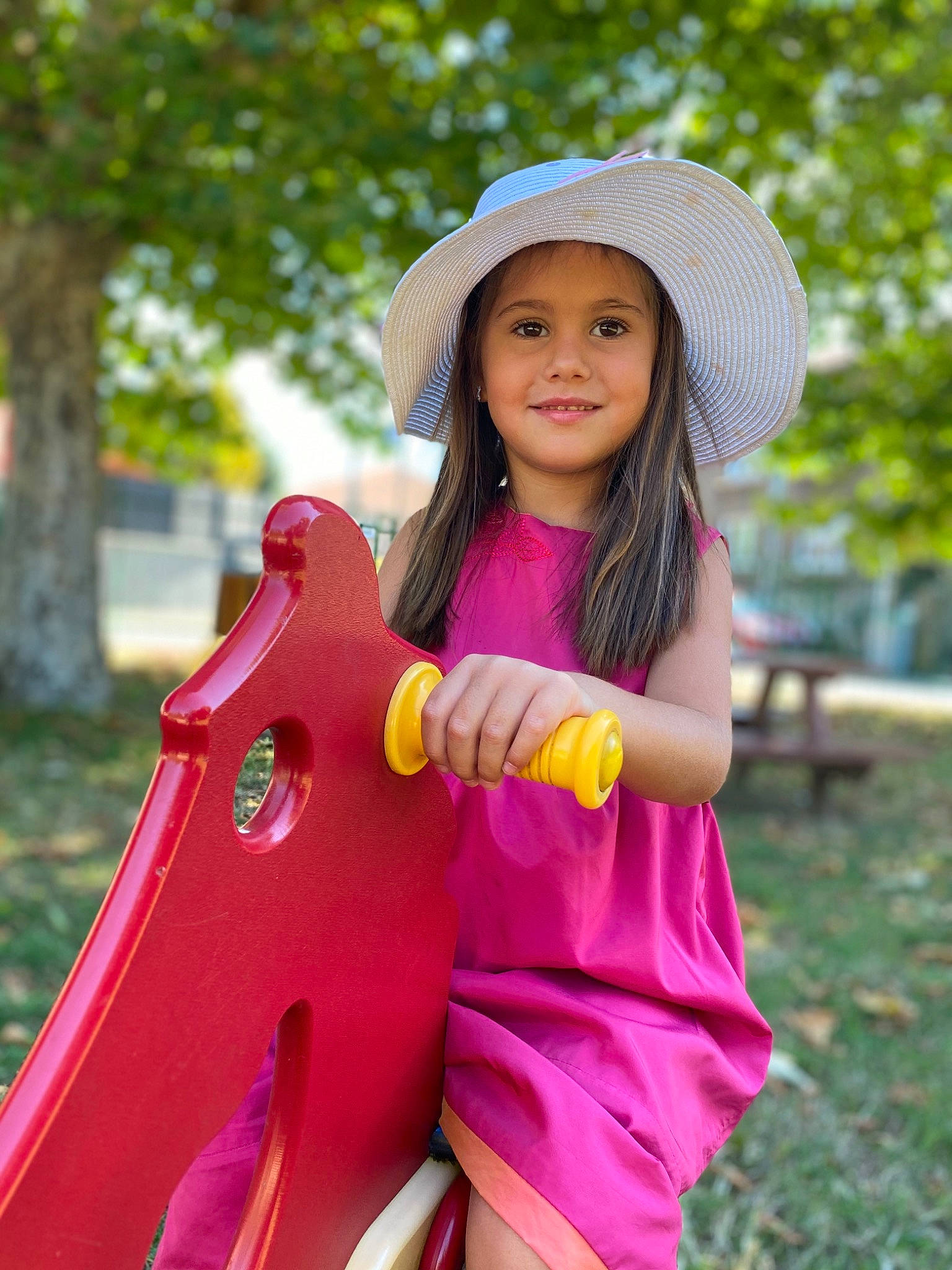 Alessia participe au concours pour gagner de l'argent avec cette photo : child, chute, dress, fun, grass, happy, hat, headwear, joy, leisure, lip, long_hair, magenta, people_in_nature, person, pink, plant, sleeve, smile, street_fashion