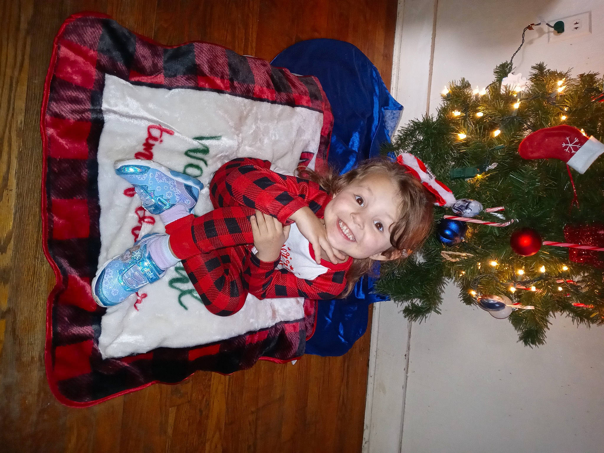 Mylayah is registered to the contest to win money with this photo: baby, baby_toddler_clothing, carmine, child, christmas, christmas_decoration, christmas_eve, christmas_ornament, christmas_tree, event, fun, happy, holiday, holiday_ornament, joy, lap, person, plant, sleeve, smile