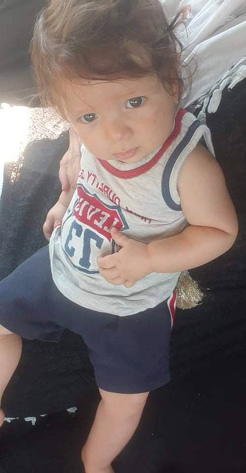 Bayrem participe au concours pour gagner de l'argent avec cette photo : baby_toddler_clothing, cheek, cool, eye, face, finger, gesture, hairstyle, happy, head, iris, joint, lip, mouth, neck, person, shorts, skin, sleeve, standing