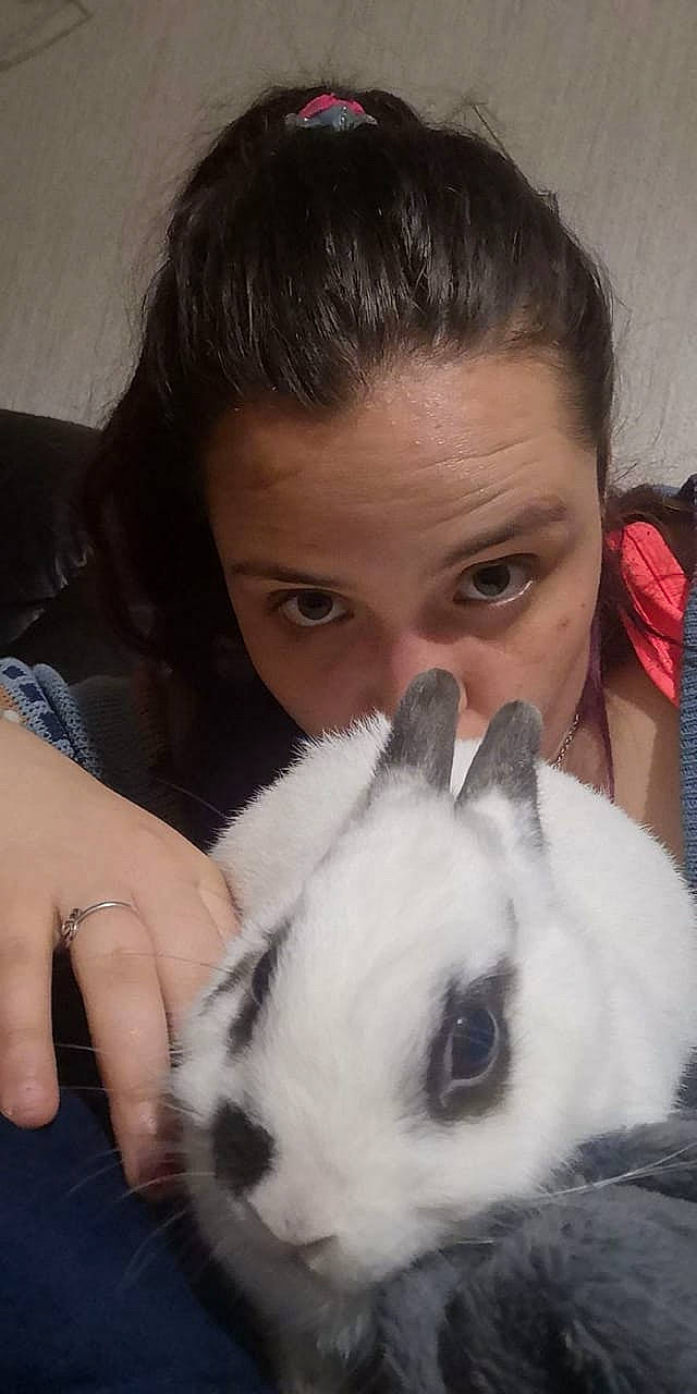 Schtroumpfette a rejoint le concours — aidez-le/la à gagner de superbes lots ! domestic_rabbit, ear, fur, iris, nose, rabbit, rabbits_and_hares, skin, whiskers