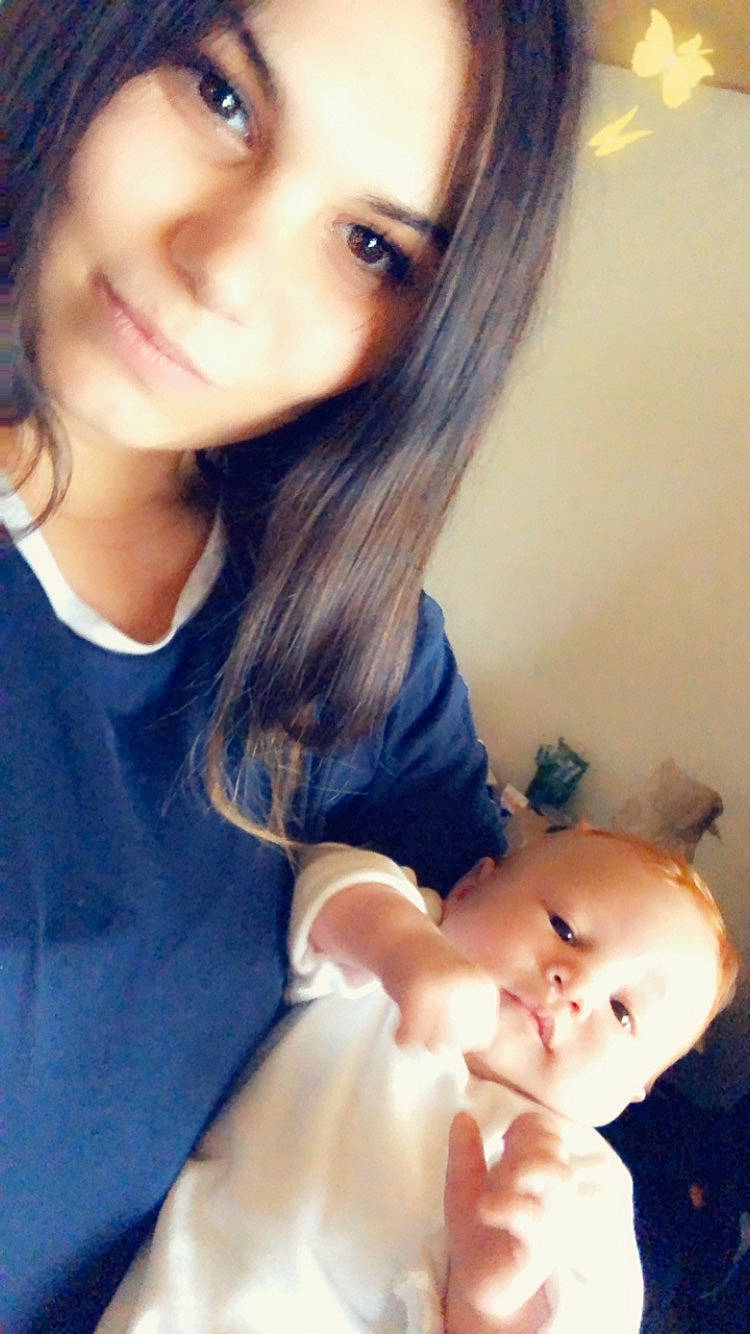 Maïron a rejoint le concours — aidez-le/la à gagner de superbes lots ! baby, beauty, black_hair, cheek, child, daughter, face, gesture, hair, lip, long_hair, mother, mouth, nose, person, photography, selfie, skin, smile, toddler