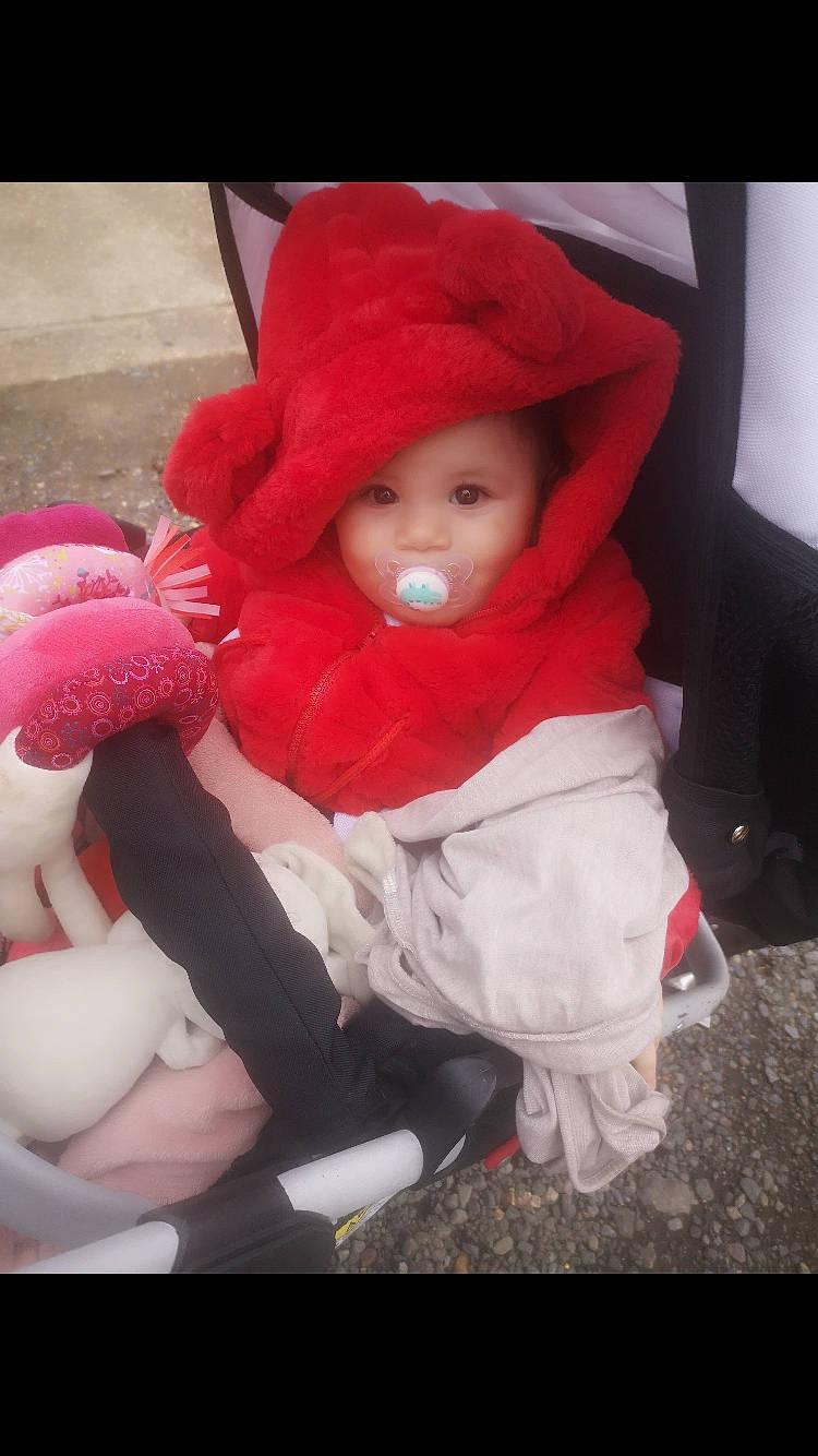 Mylana a rejoint le concours — aidez-le/la à gagner de superbes lots ! baby, baby_products, child, headgear, headwear, magenta, person, pink, toddler