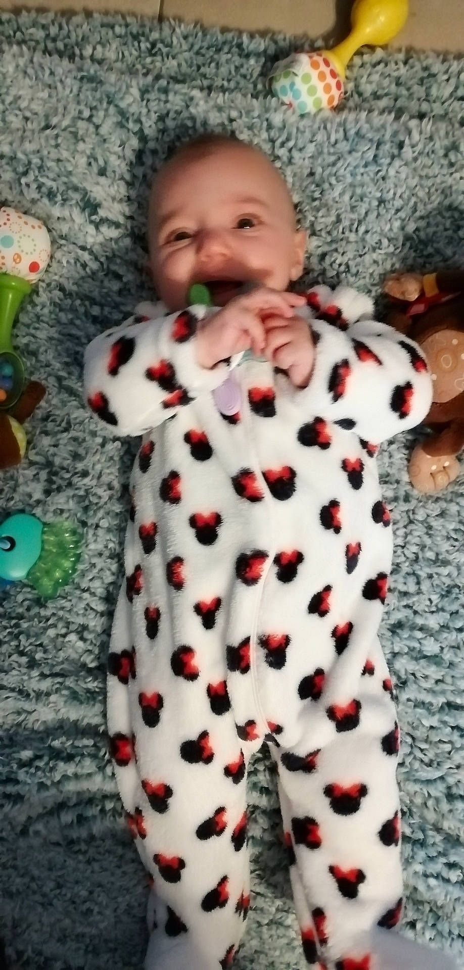 Inaya a rejoint le concours — aidez-le/la à gagner de superbes lots ! arm, baby, baby_toddler_clothing, day_dress, dress, facial_expression, fun, gesture, happy, neck, pattern, person, pink, red, skin, sleeve, smile, snapshot, t_shirt, textile