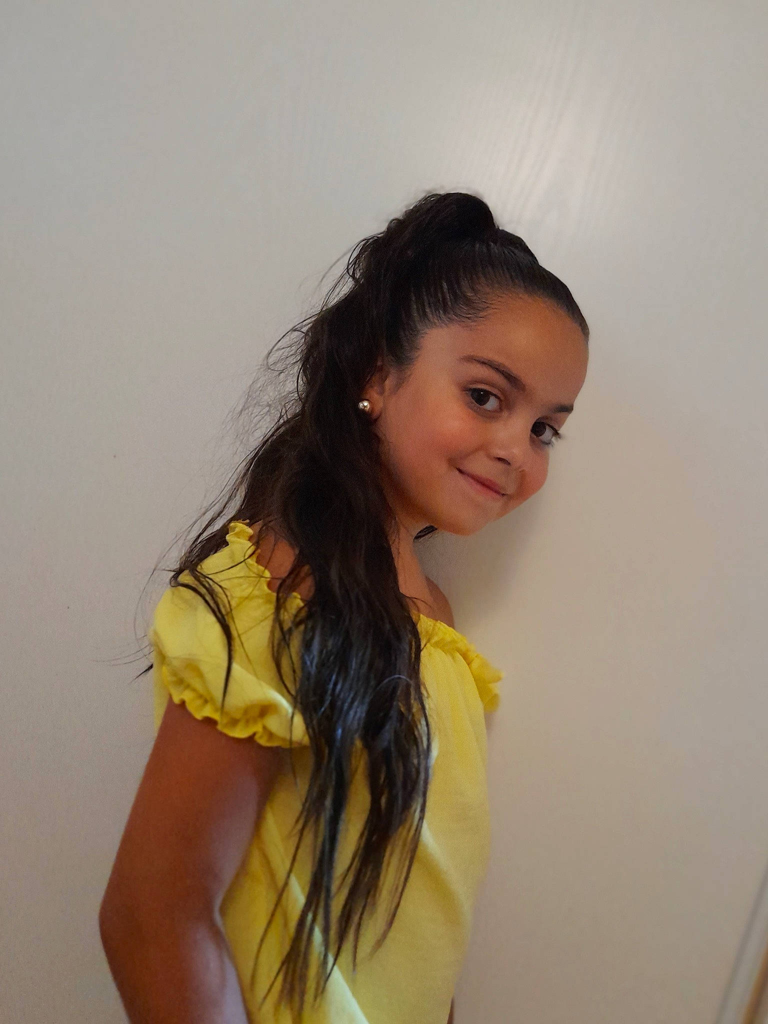 Shanna participe au concours pour gagner de l'argent avec cette photo : abdomen, black_hair, elbow, electric_blue, eyelash, fashion_design, flash_photography, hair, happy, human_body, jewellery, joy, long_hair, makeover, neck, person, sleeve, sleeveless_shirt, smile, thigh