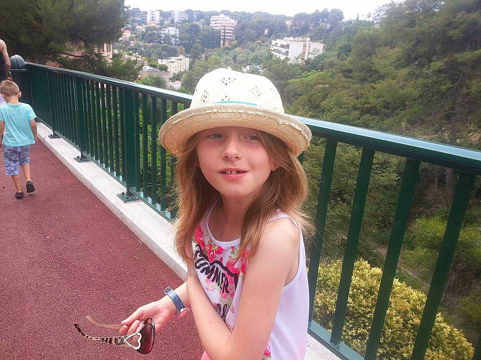 Lindsay participe au concours pour gagner de l'argent avec cette photo : beauty, botany, child, cool, fashion_accessory, fun, happy, hat, headgear, headwear, leisure, mountain, person, photography, plant, selfie, smile, summer, sun_hat, tourism