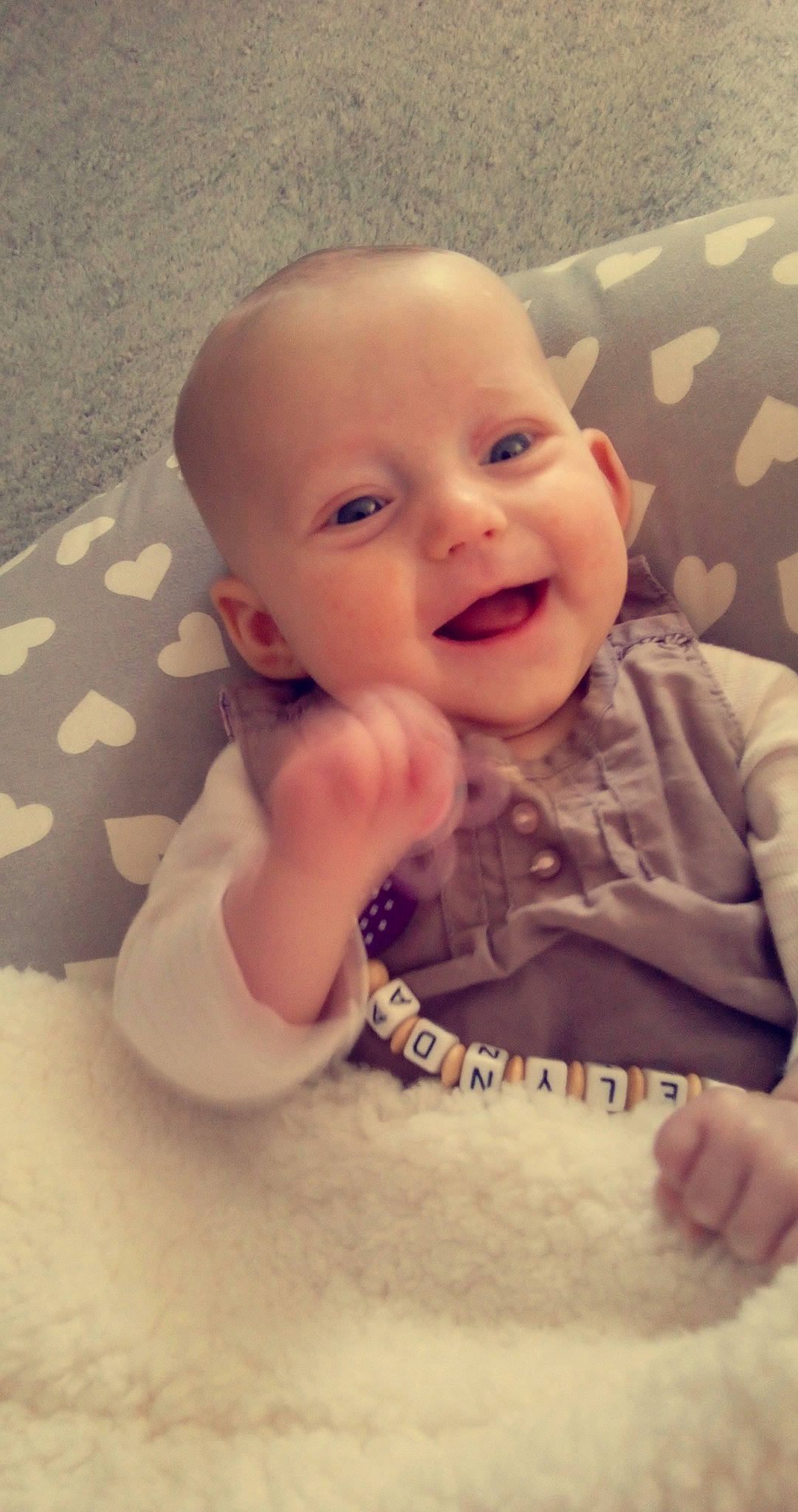 Mélynda a rejoint le concours — aidez-le/la à gagner de superbes lots ! baby, baby_laughing, baby_making_funny_faces, cheek, child, chin, eye, face, facial_expression, fun, happy, head, laugh, lip, mouth, nose, person, skin, smile, toddler