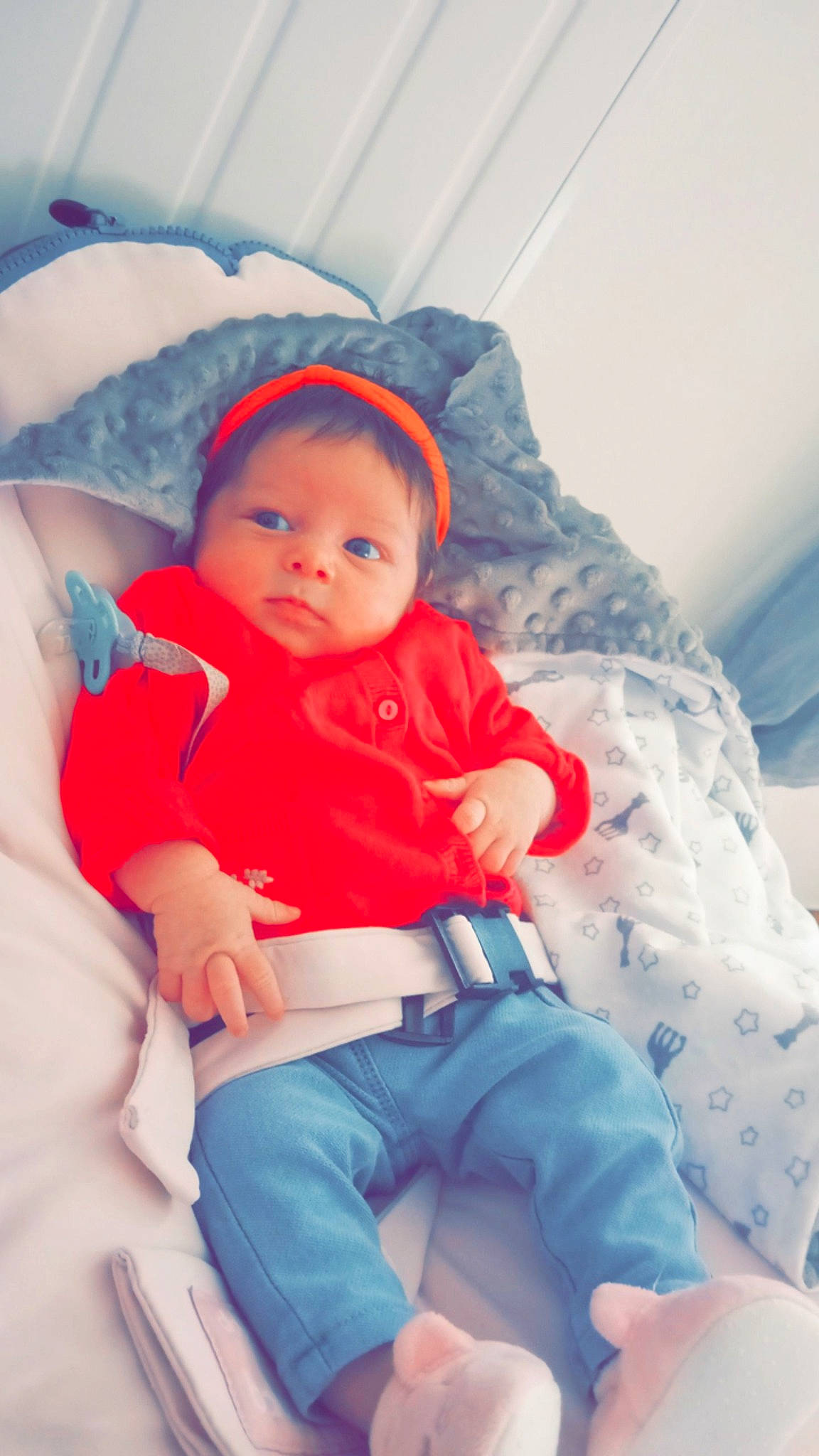 Mia participe au concours pour gagner de l'argent avec cette photo : azure, baby, baby_toddler_clothing, cheek, child, comfort, electric_blue, eye, fun, happy, human_leg, leg, mouth, person, pink, purple, sitting, skin, sleeve, thigh