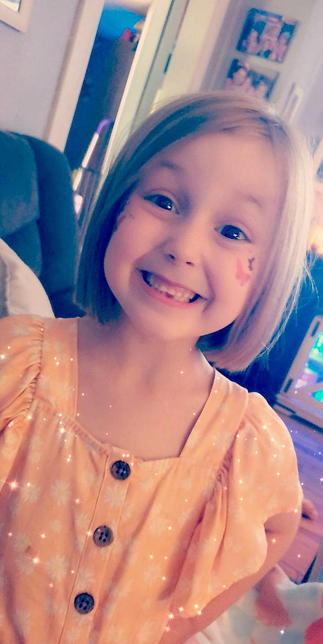 Lillian is registered to the contest to win money with this photo: blond, chin, cool, electric_blue, eyelash, face, fashion, fun, hairstyle, happy, iris, jewellery, joy, lip, organ, person, pink, skin, sleeve, smile