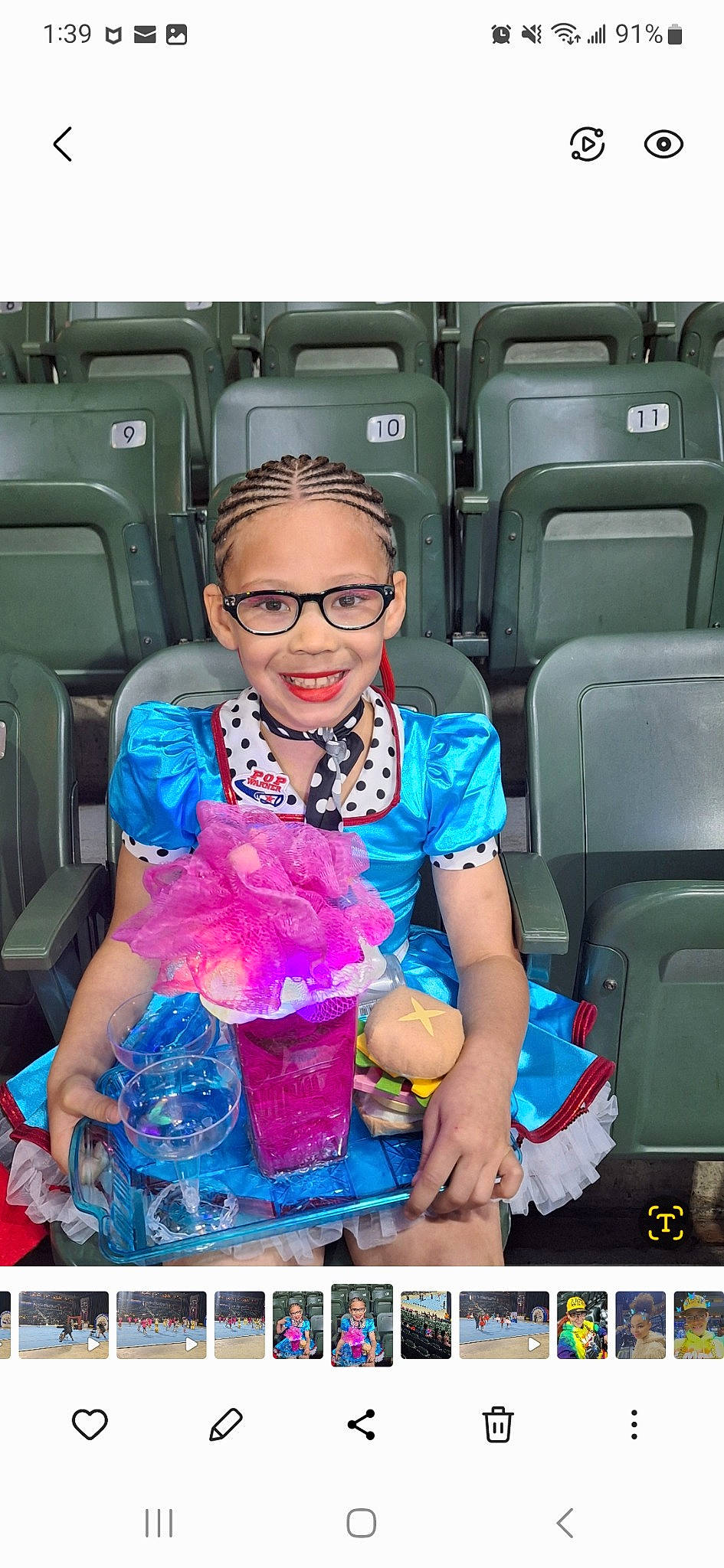 Analyse is registered to the contest to win money with this photo: air_travel, auto_part, automotive_design, baby_toddler_clothing, beauty, car_seat, child, electric_blue, family_car, fun, glove, happy, head_restraint, joy, leisure, luxury_vehicle, magenta, person, smile, toddler