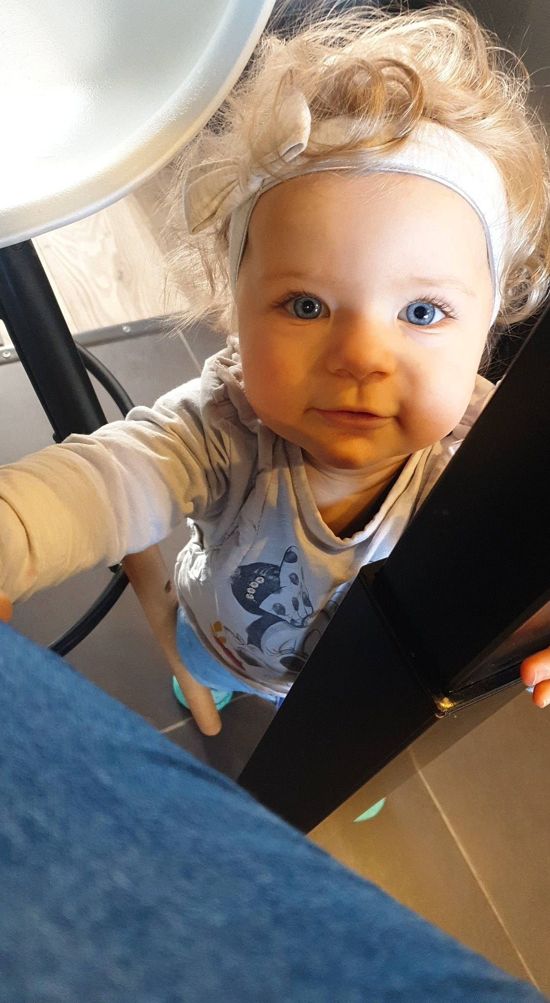 éléonore participe au concours pour gagner de l'argent avec cette photo : cheek, chin, eye, eyebrow, eyelash, face, facial_expression, hair, hairstyle, happy, head, human, iris, lip, nose, organ, person, plant, skin, smile