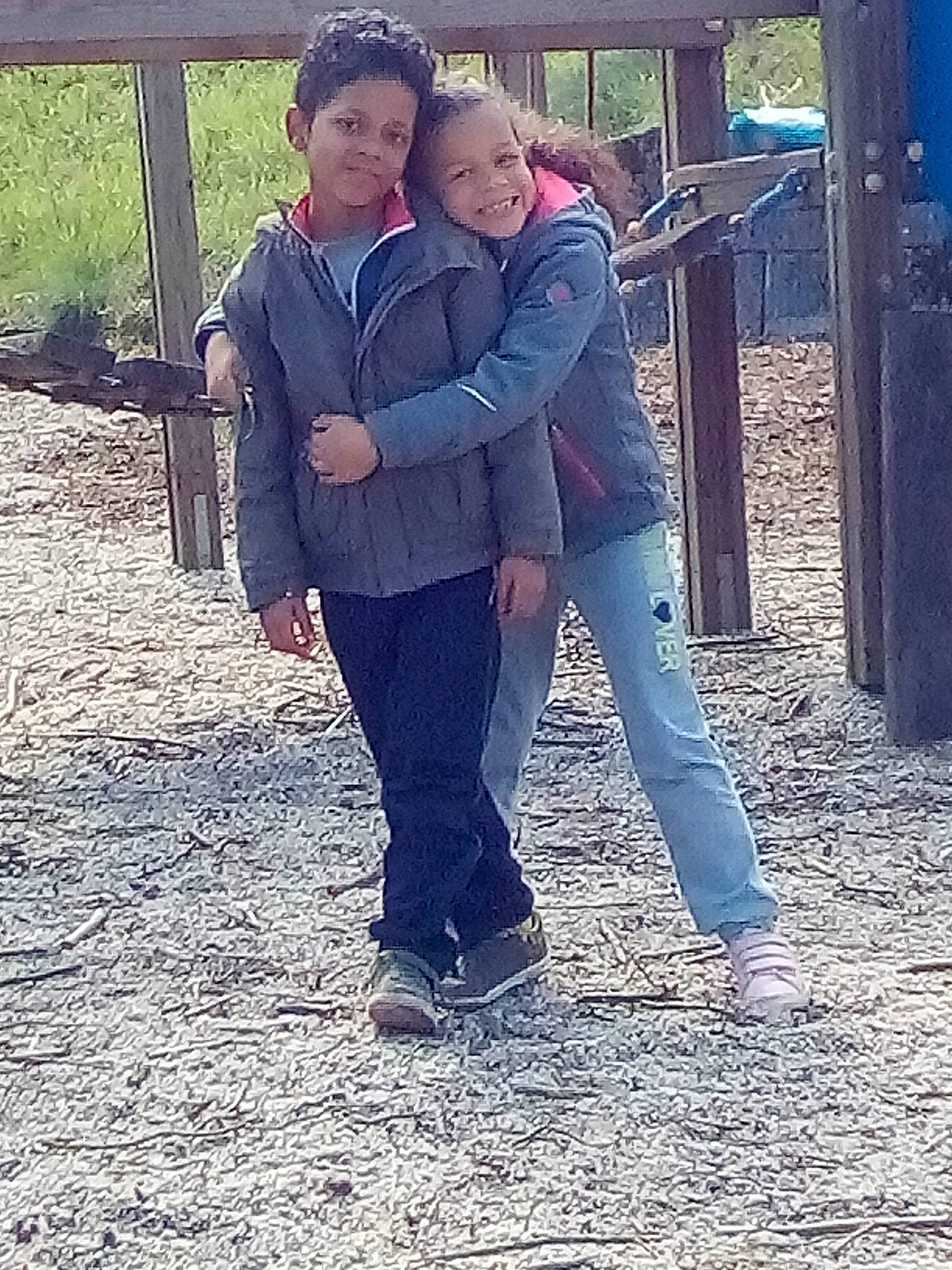 Ilhan a rejoint le concours — aidez-le/la à gagner de superbes lots ! child, denim, footwear, jacket, jeans, joy, person, photography, smile, vacation