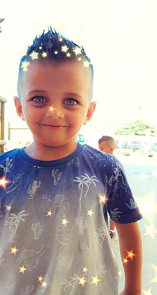 Raylan a rejoint le concours — aidez-le/la à gagner de superbes lots ! black_hair, cool, electric_blue, event, face, forehead, fun, hairstyle, happy, head, headband, headpiece, iris, jewellery, joy, neck, person, smile, standing, summer