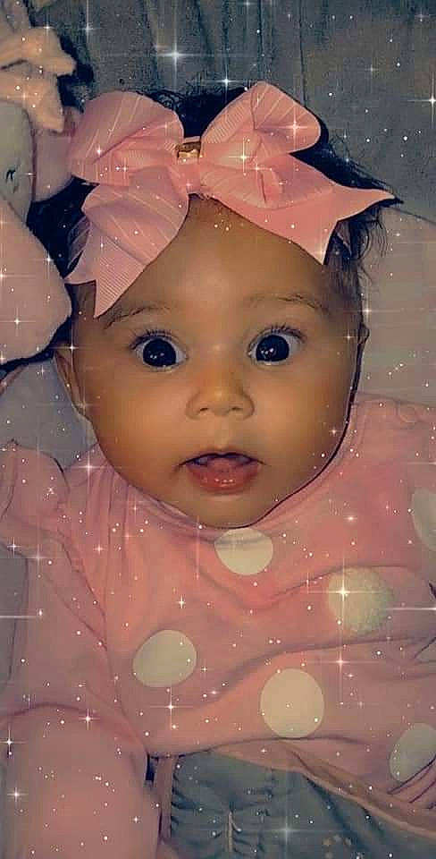 Isana participe au concours pour gagner de l'argent avec cette photo : cheek, child, close_up, dress, eye, eyebrow, eyelash, hair, happy, head, headgear, headpiece, headwear, helmet, iris, nose, party_supply, person, pink, purple