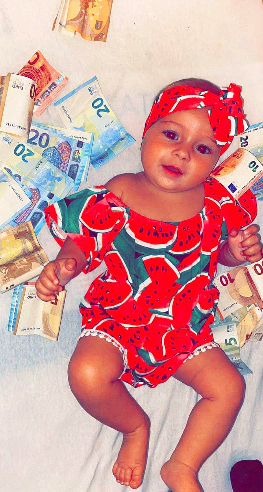 Vayanna participe au concours pour gagner de l'argent avec cette photo : baby, baby_toddler_clothing, cap, carmine, child, day_dress, dress, fashion_accessory, fun, happy, hat, headgear, headwear, human_leg, mouth, party_supply, pattern, person, skin, sleeve