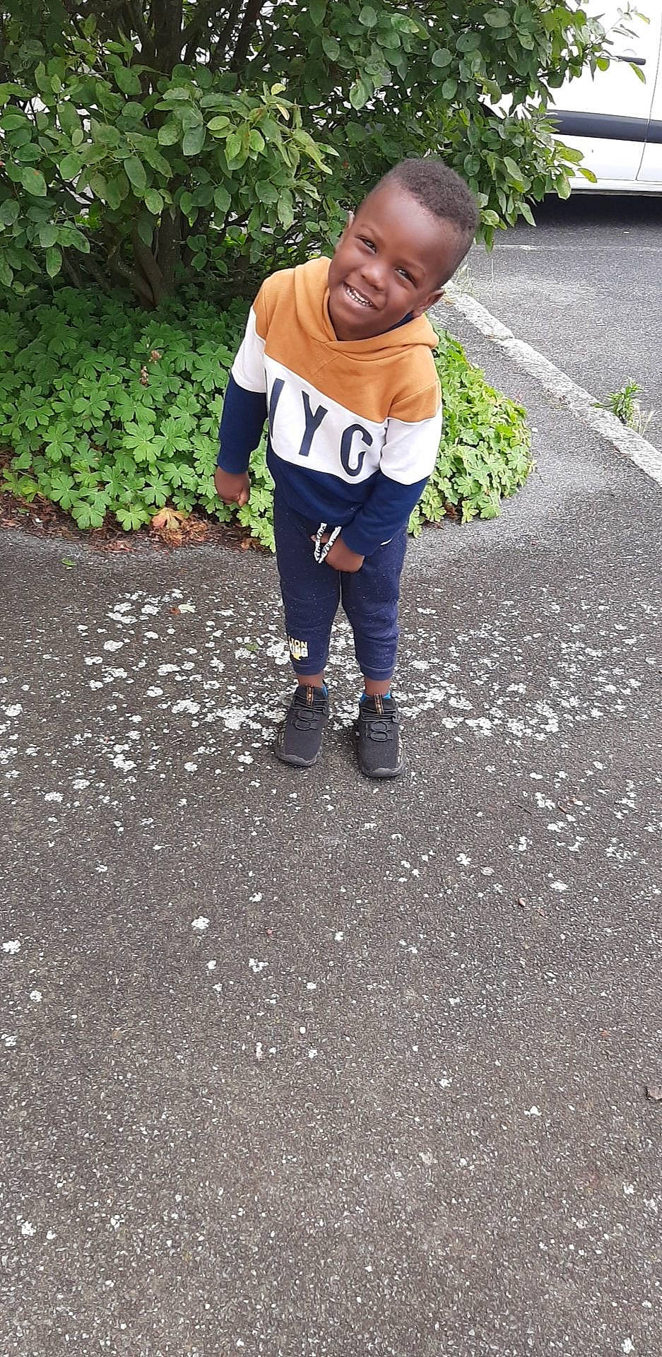 Kaelan participe au concours pour gagner de l'argent avec cette photo : asphalt, child, exercise, footwear, fun, joy, person, play, recreation, road, road_surface, running, shoe, t_shirt, toddler