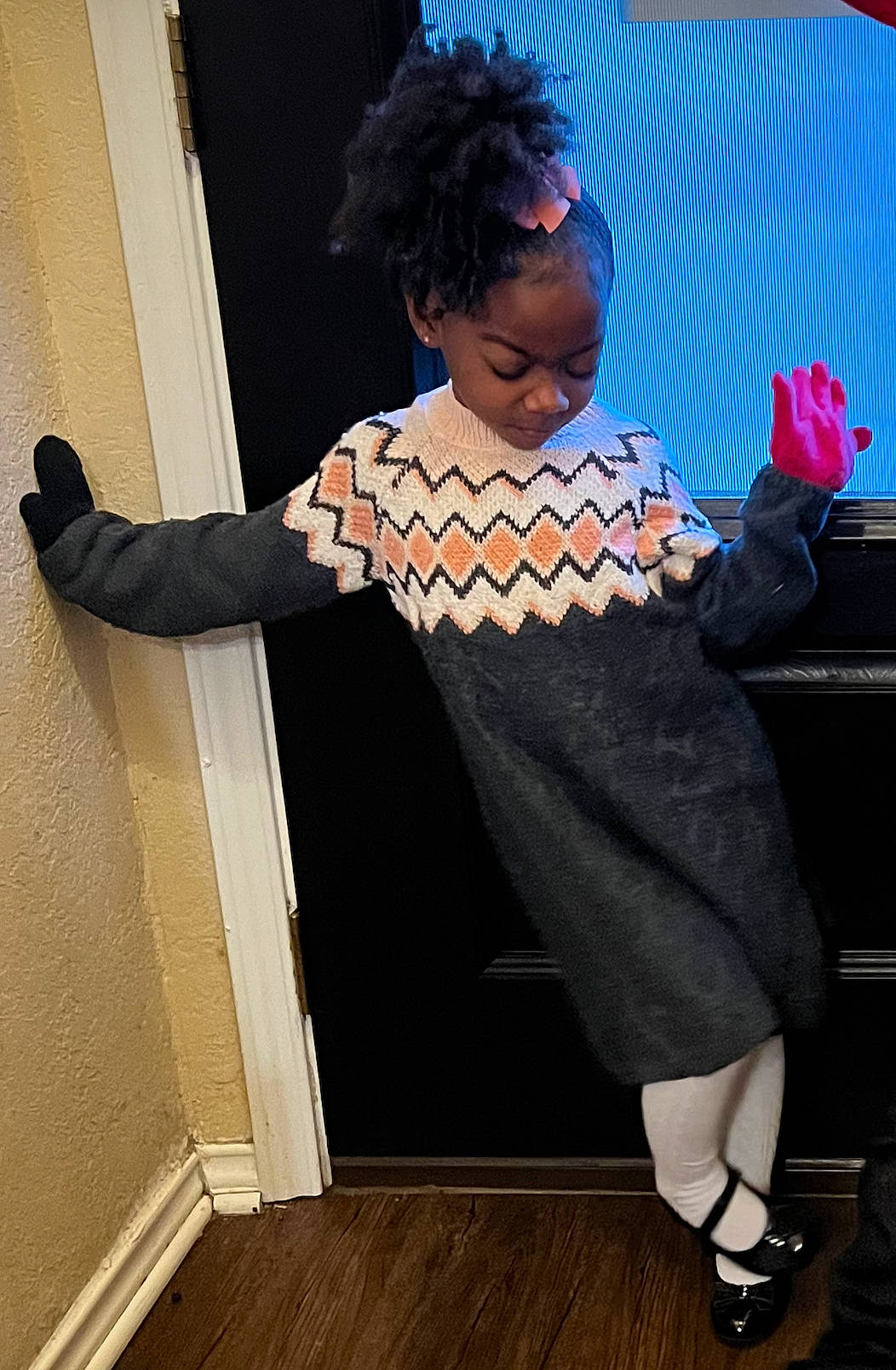 Kinzley is registered to the contest to win money with this photo: costume, electric_blue, entertainment, event, eyewear, fashion_design, flooring, fun, hardwood, human_leg, knee, pattern, performance, performing_arts, person, sandal, sleeve, thigh, waist, wood