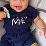 Gabriel a rejoint le concours — aidez-le/la à gagner de superbes lots ! baby, smiling, child, infant, clothing, navy_blue, yellow_trim, baby_seat, cushion, soft_toy, happy, portrait, cute, young_child, indoors, fabric, hand, face, eyes, mouth