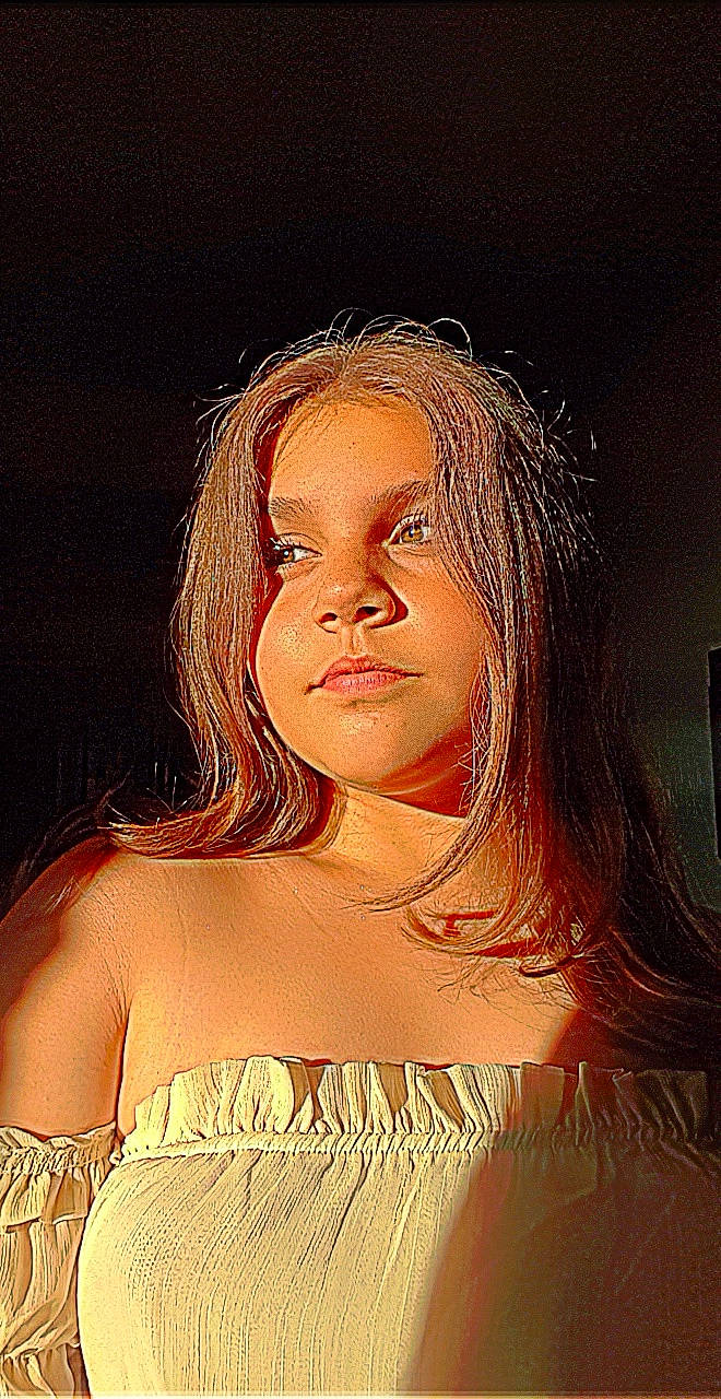 Léna a rejoint le concours — aidez-le/la à gagner de superbes lots ! art_model, blond, bridal_accessory, brown_hair, cg_artwork, chest, eye, eyebrow, eyelash, face, fashion_design, fashion_model, flash_photography, iris, jaw, layered_hair, lip, long_hair, neck, person