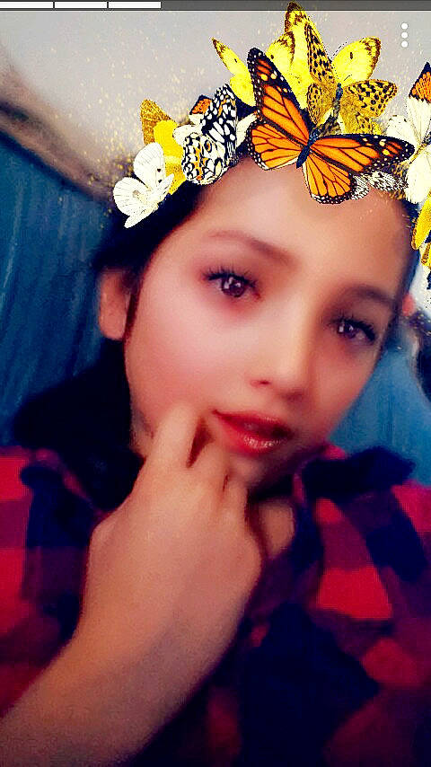 Lorenza a rejoint le concours — aidez-le/la à gagner de superbes lots ! beauty, black_hair, brown_hair, cheek, eye, eyebrow, eyelash, face, flower, forehead, girl, hair_accessory, headband, headgear, headpiece, headwear, jewellery, lip, person, smile