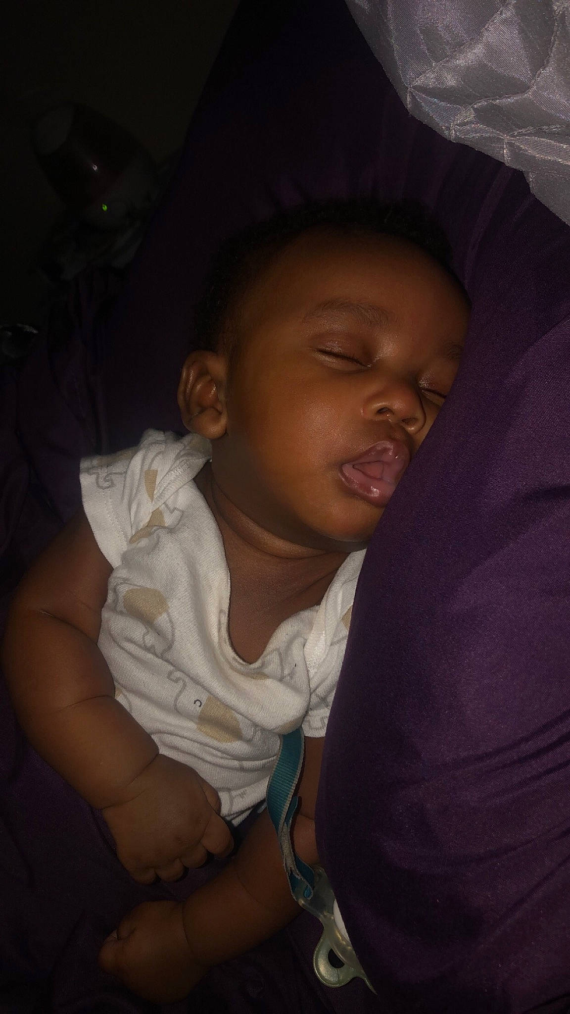 Jamari is registered to the contest to win money with this photo: black_hair, cheek, chin, comfort, elbow, eyebrow, finger, flash_photography, forehead, fun, gesture, happy, iris, lip, mouth, neck, nose, person, skin, smile