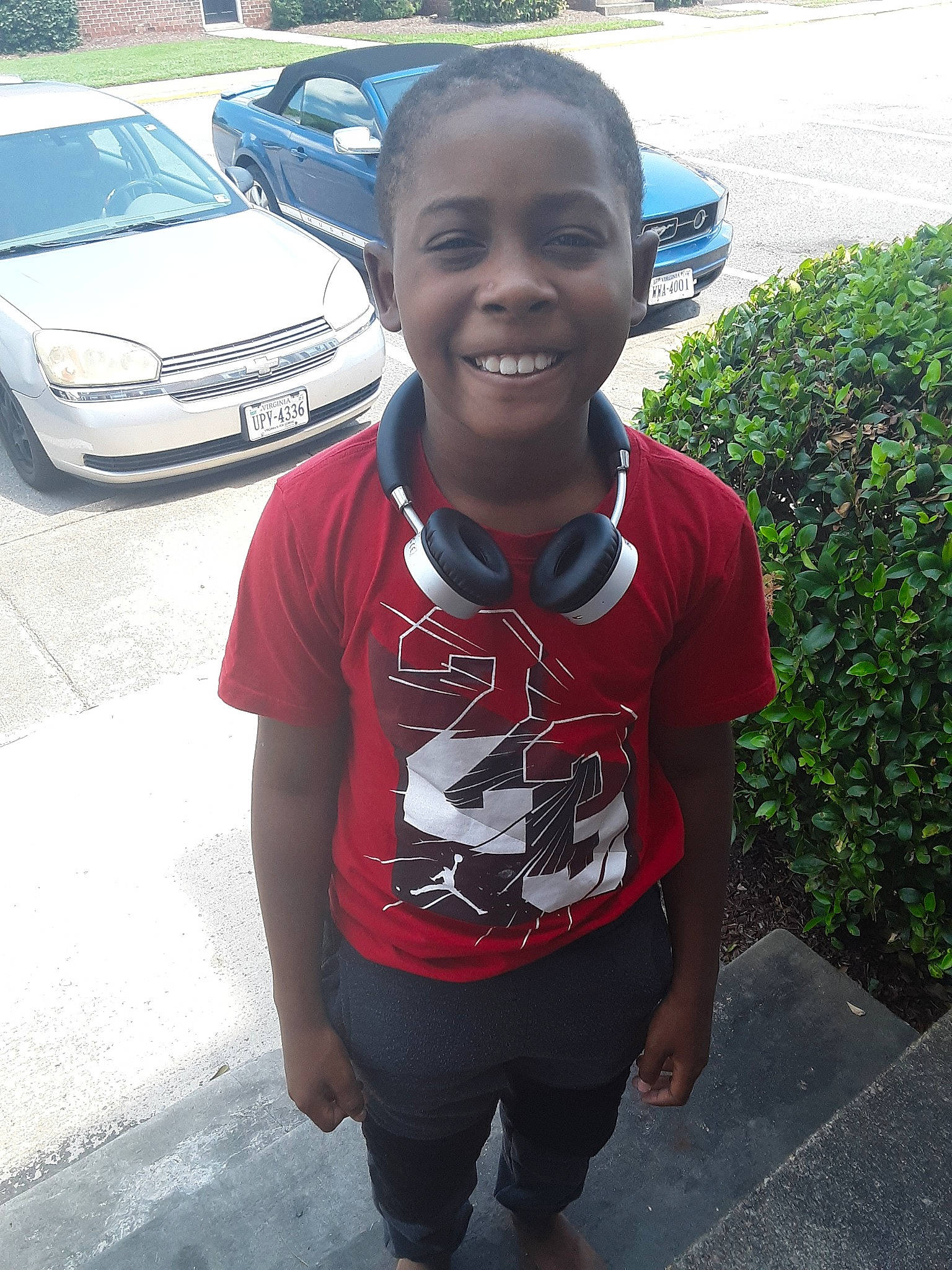 Jai joined the competition — help win amazing prizes! car, child, cool, family_car, fun, joy, mid_size_car, people, person, photography, plant, selfie, smile, subcompact_car, t_shirt, tourism, tree, vacation, vehicle