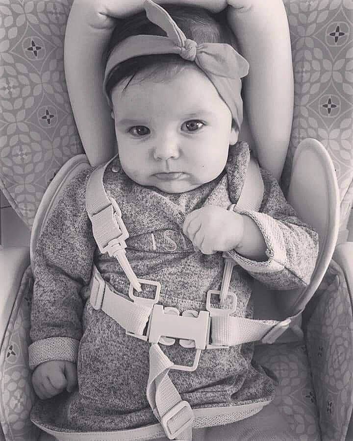 Emma participe au concours pour gagner de l'argent avec cette photo : arm, baby, baby_in_car_seat, baby_products, black_and_white, child, monochrome, person, photograph, photography, product, sitting, smile, snapshot, stock_photography, style, toddler