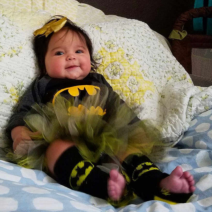 Romi is registered to the contest to win money with this photo: